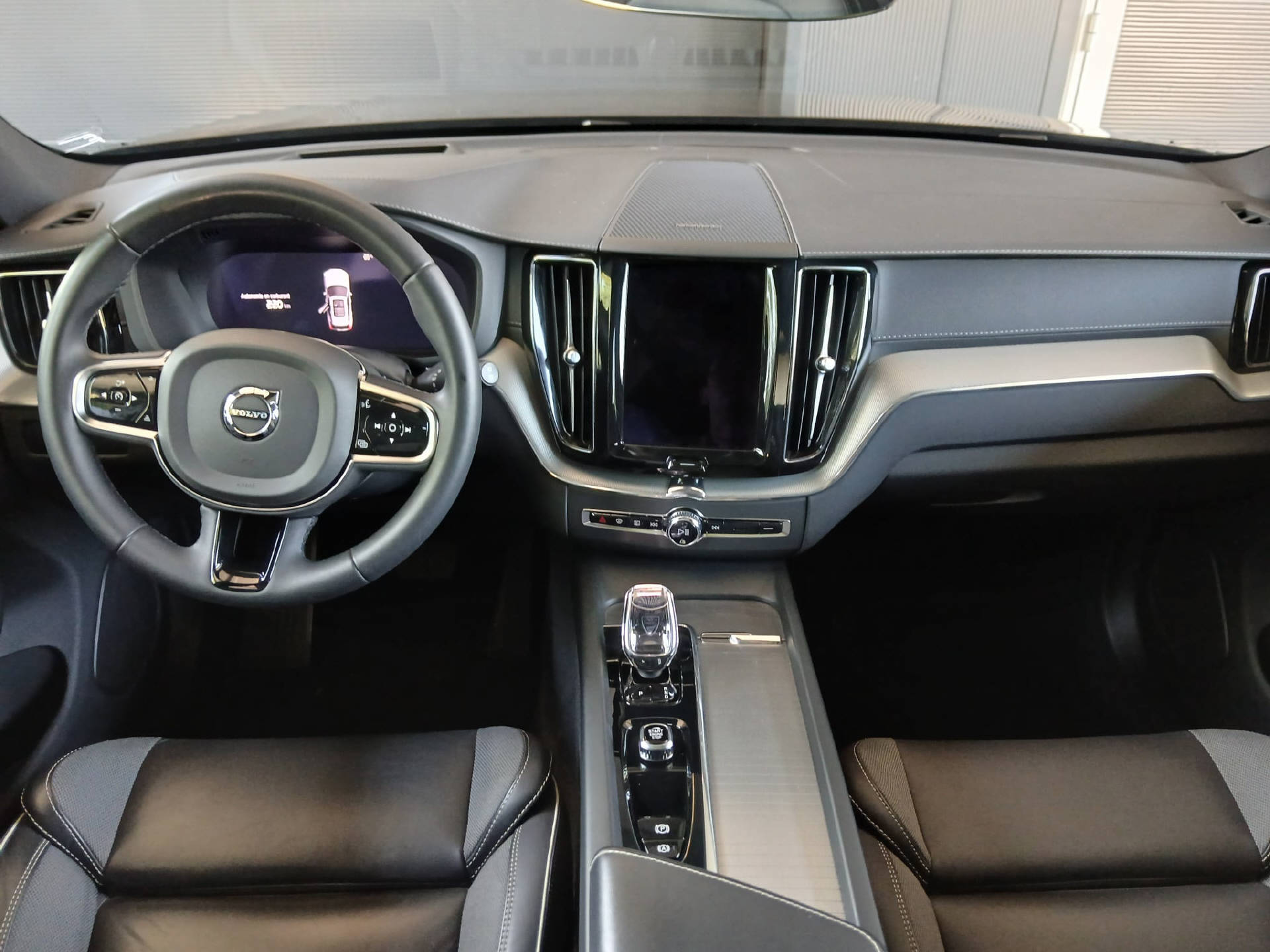 VOLVO XC60 2.0 B5 MH Ultimate Dark AWD-image-6