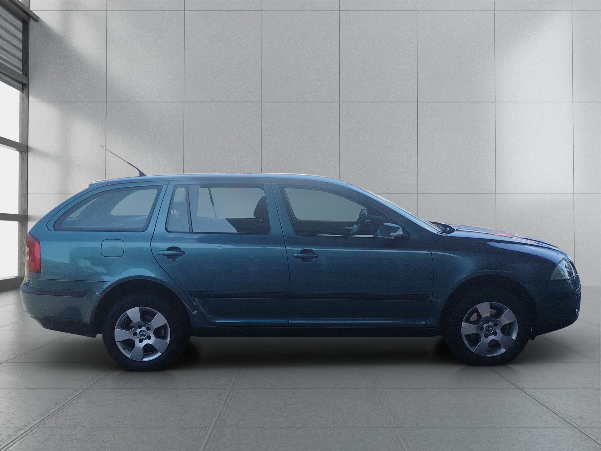 SKODA Octavia 1.9 TDI Swiss Adventure 4x4-image-3