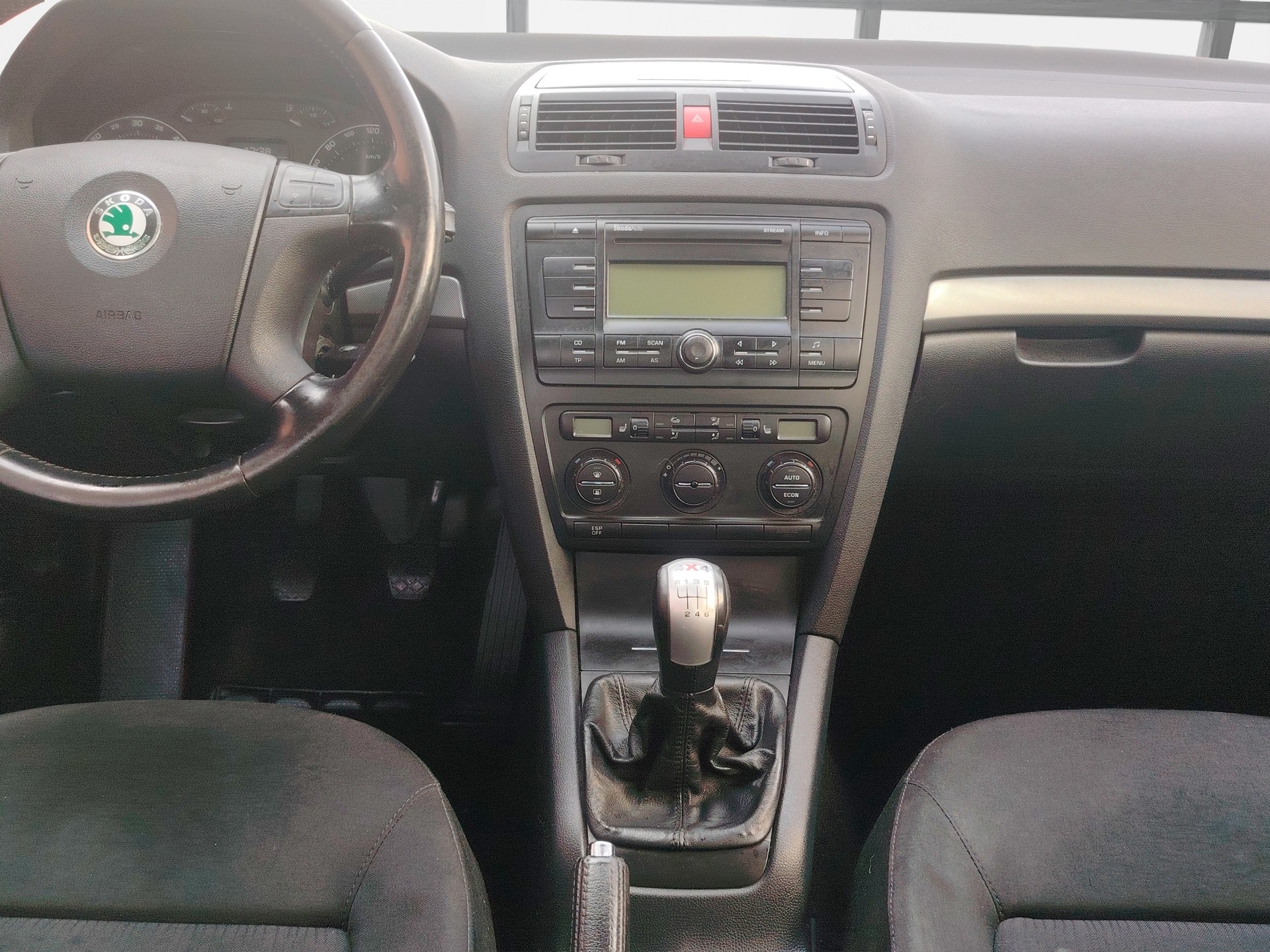 SKODA Octavia 1.9 TDI Swiss Adventure 4x4-image-11
