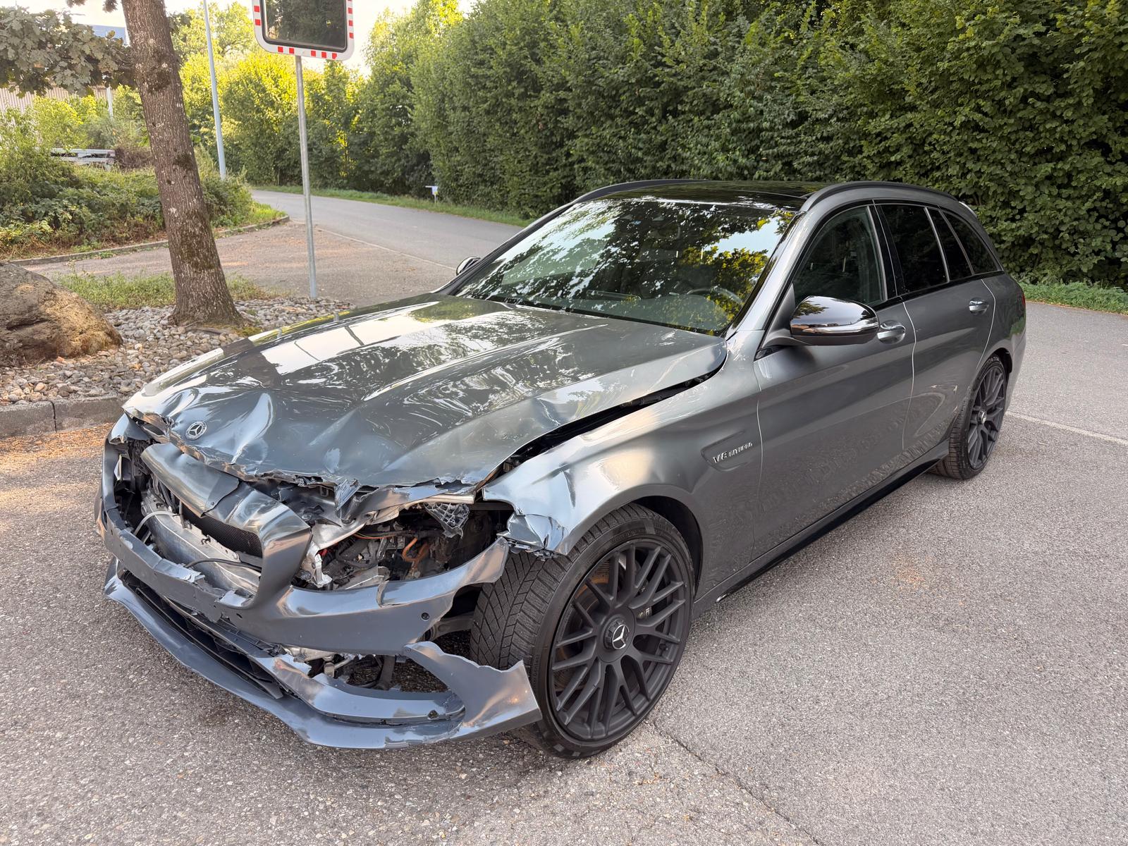 MERCEDES-BENZ C 63 AMG-image-5