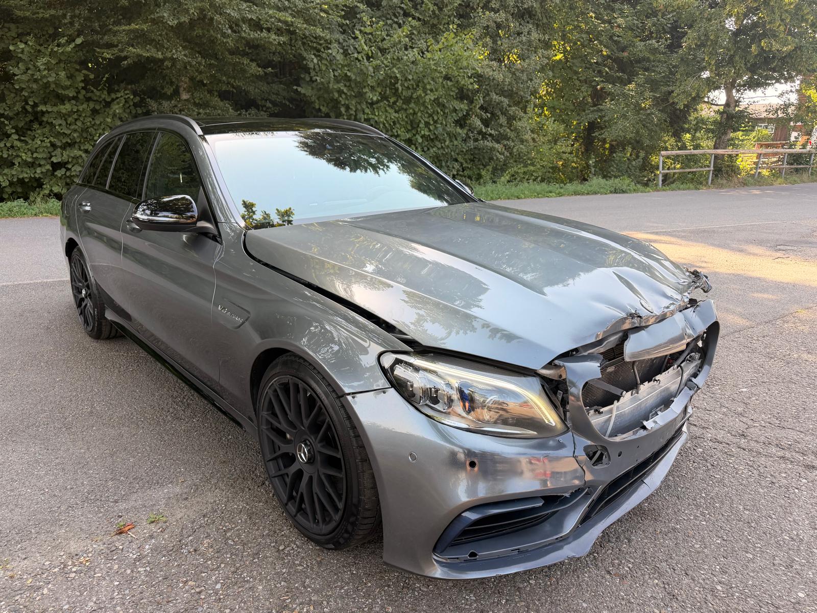 MERCEDES-BENZ C 63 AMG-image-1