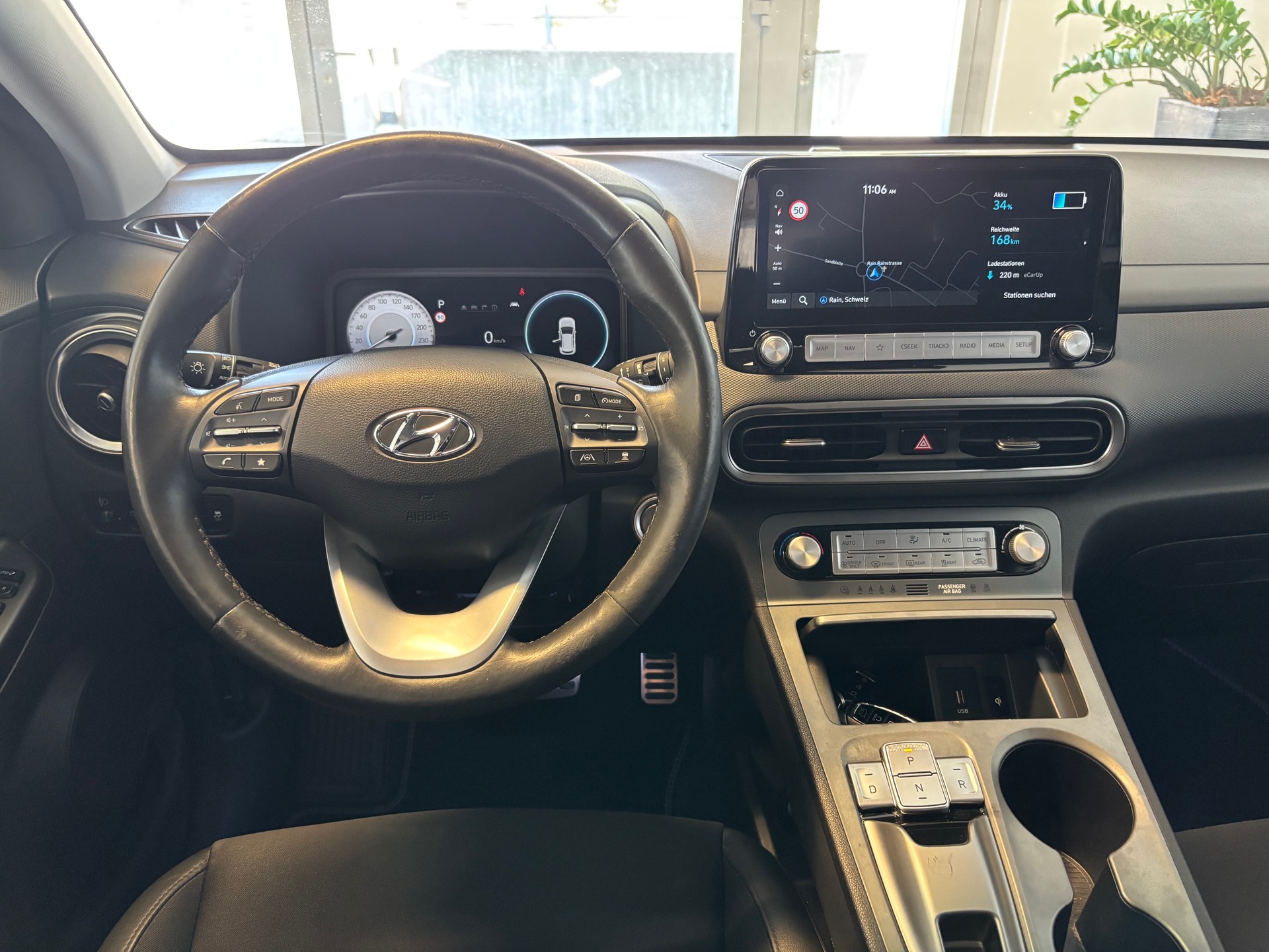 HYUNDAI Kona EV Amplia 64kWh-image-10