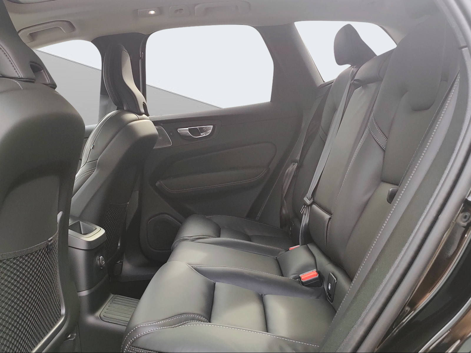 VOLVO XC60 2.0 T8 TE XCLUSIVE Ultra Dark eAWD-image-11