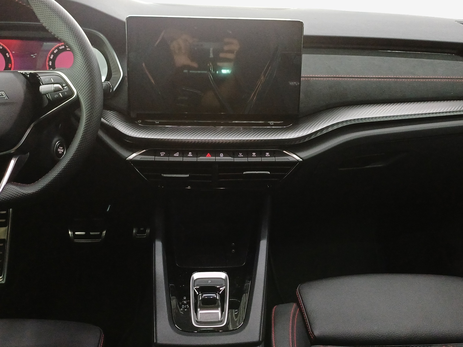 SKODA Octavia Combi 2.0 TSI DSG RS 30 Years Edition-image-10