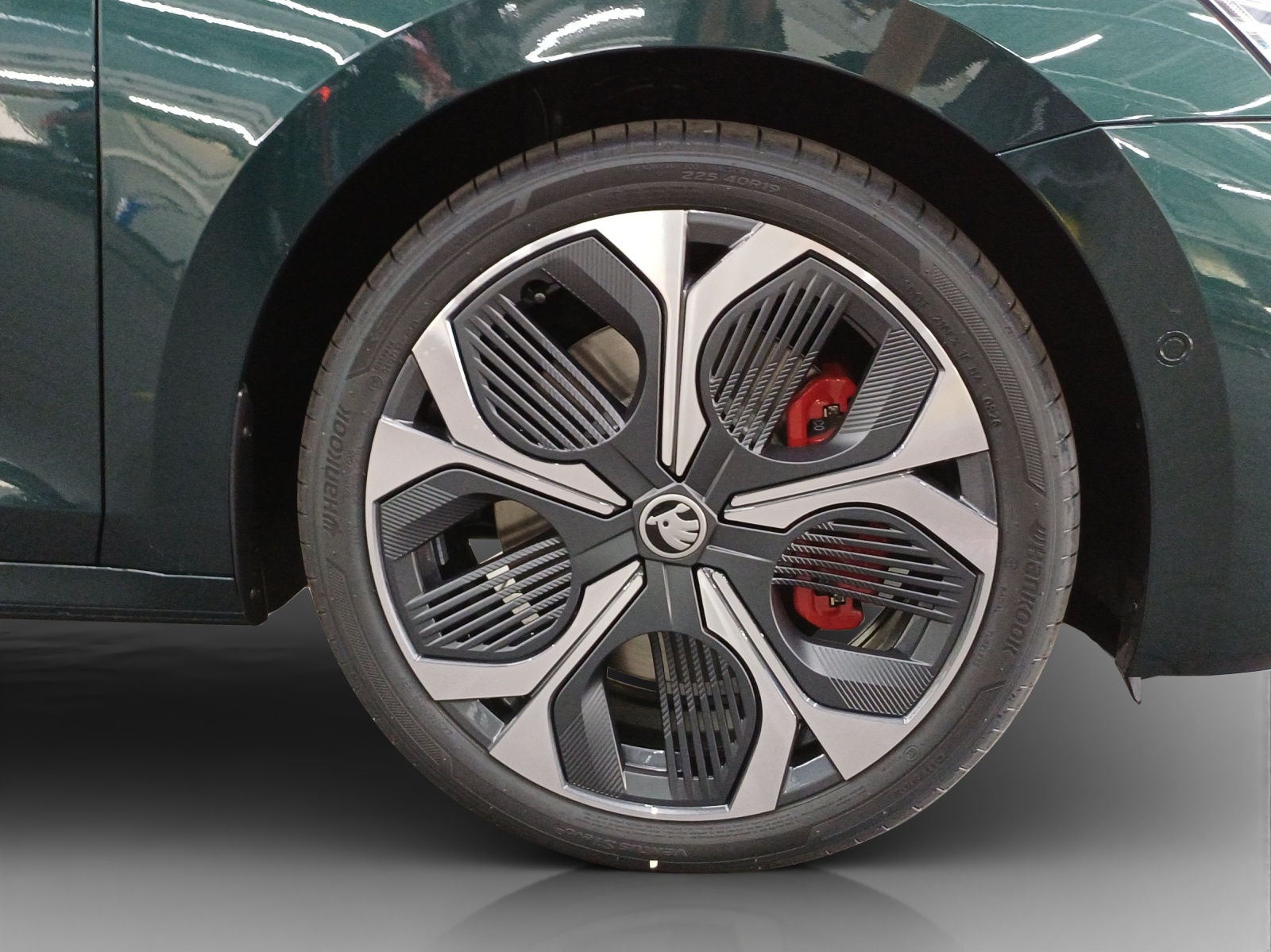 SKODA Octavia Combi 2.0 TSI DSG RS 30 Years Edition-image-14