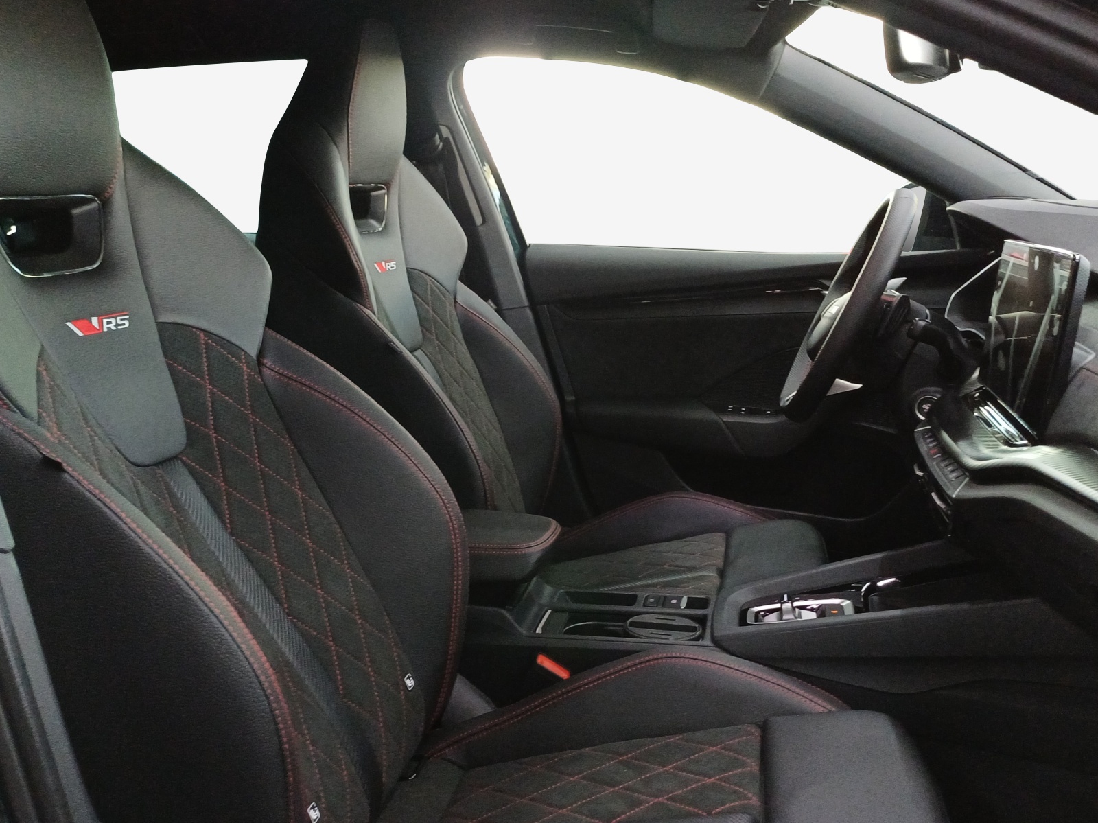 SKODA Octavia Combi 2.0 TSI DSG RS 30 Years Edition-image-15