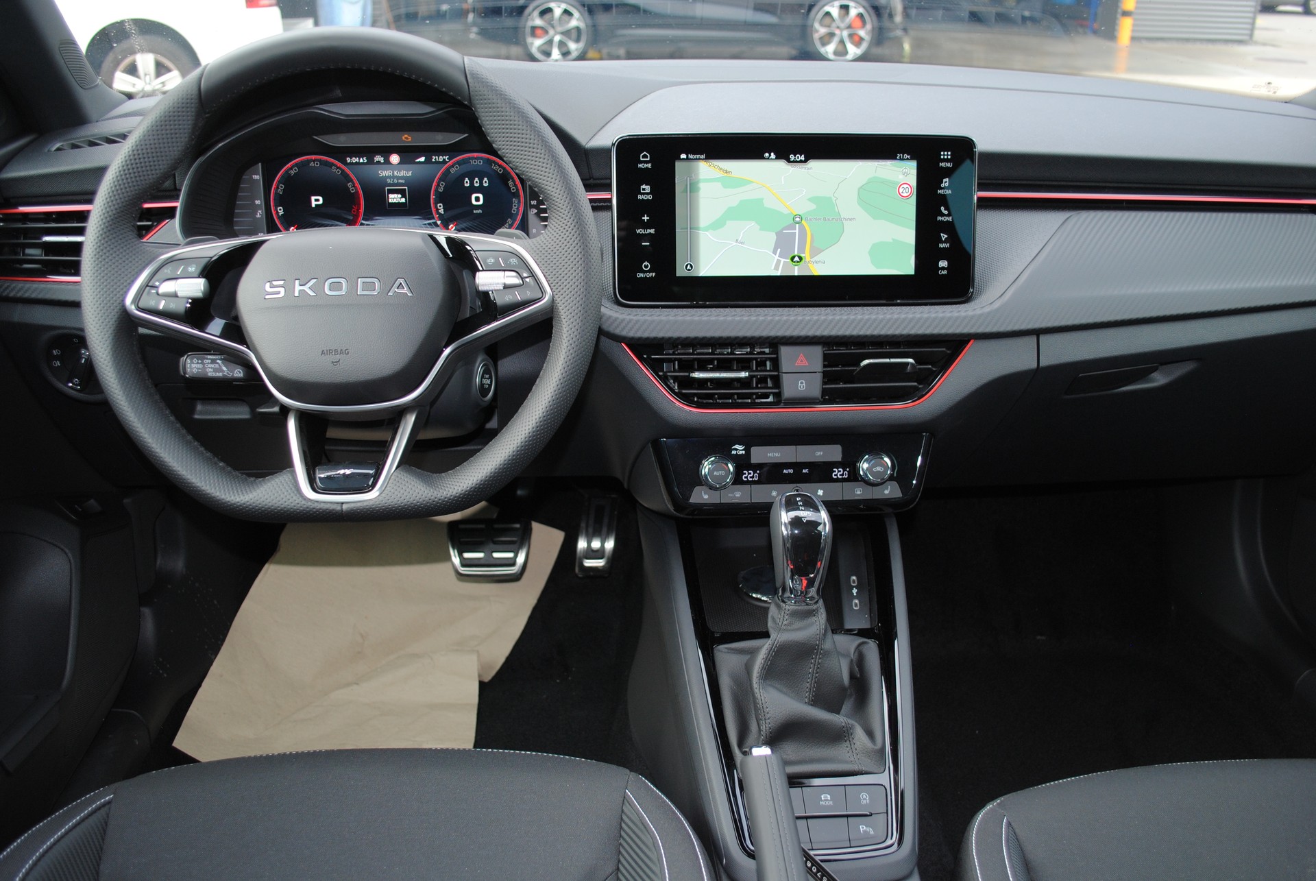 SKODA Kamiq 1.5 TSI Monte Carlo DSG-image-13