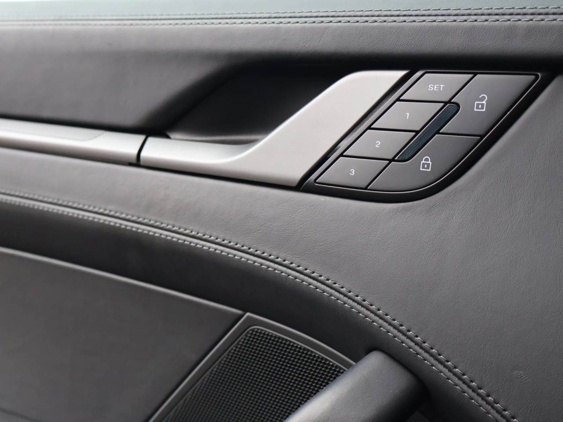 PORSCHE 911 Carrera Cabriolet-image-25