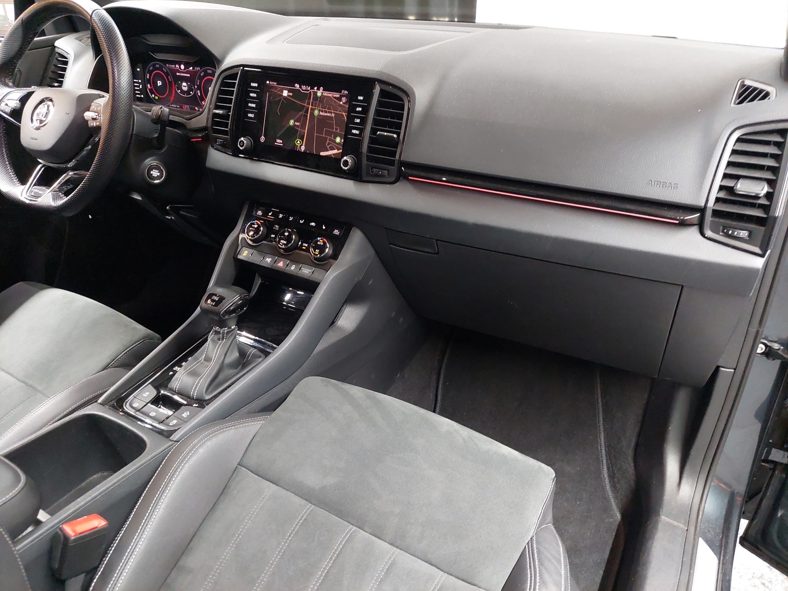 SKODA Karoq 2.0 TSI SportLine 4x4 DSG-image-9