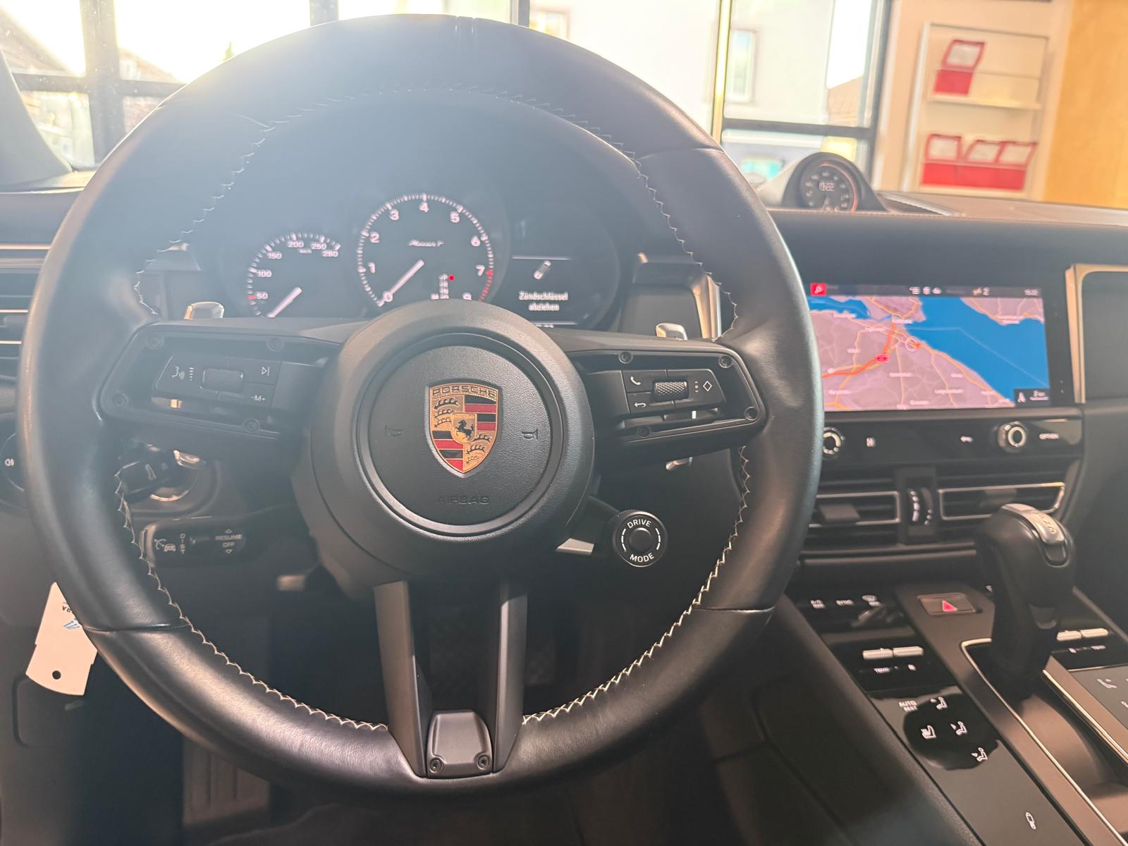 PORSCHE Macan T PDK-image-12