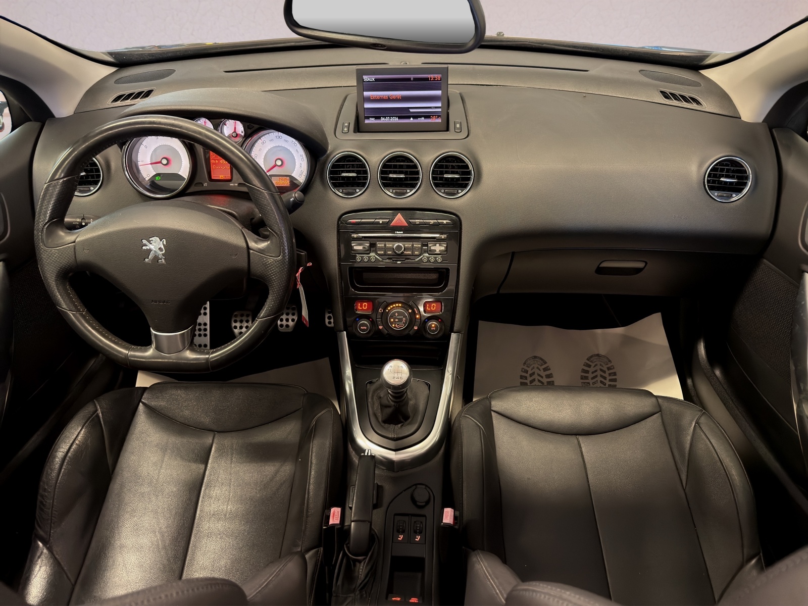 PEUGEOT 308 CC 1.6 16V Turbo Platinum-showroom-element-3