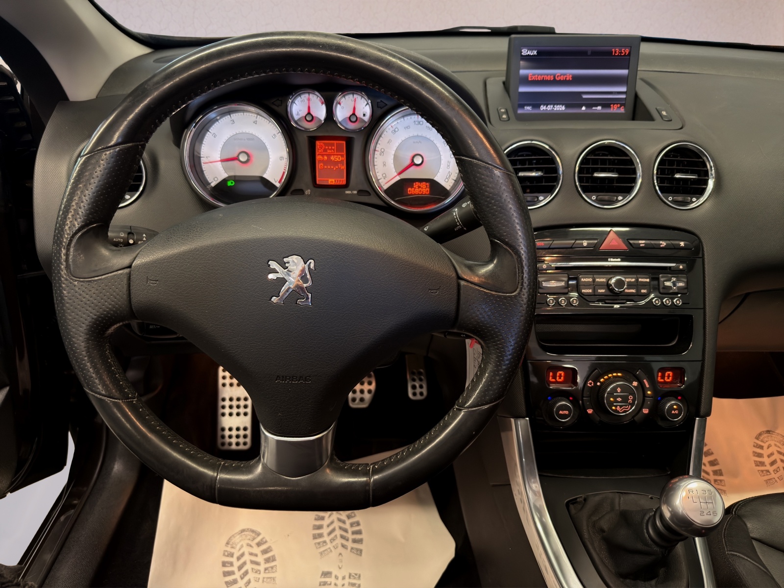 PEUGEOT 308 CC 1.6 16V Turbo Platinum-image-14