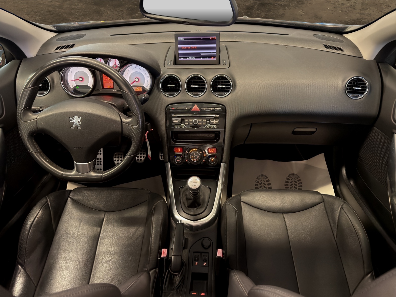 PEUGEOT 308 CC 1.6 16V Turbo Platinum-showroom-element-3