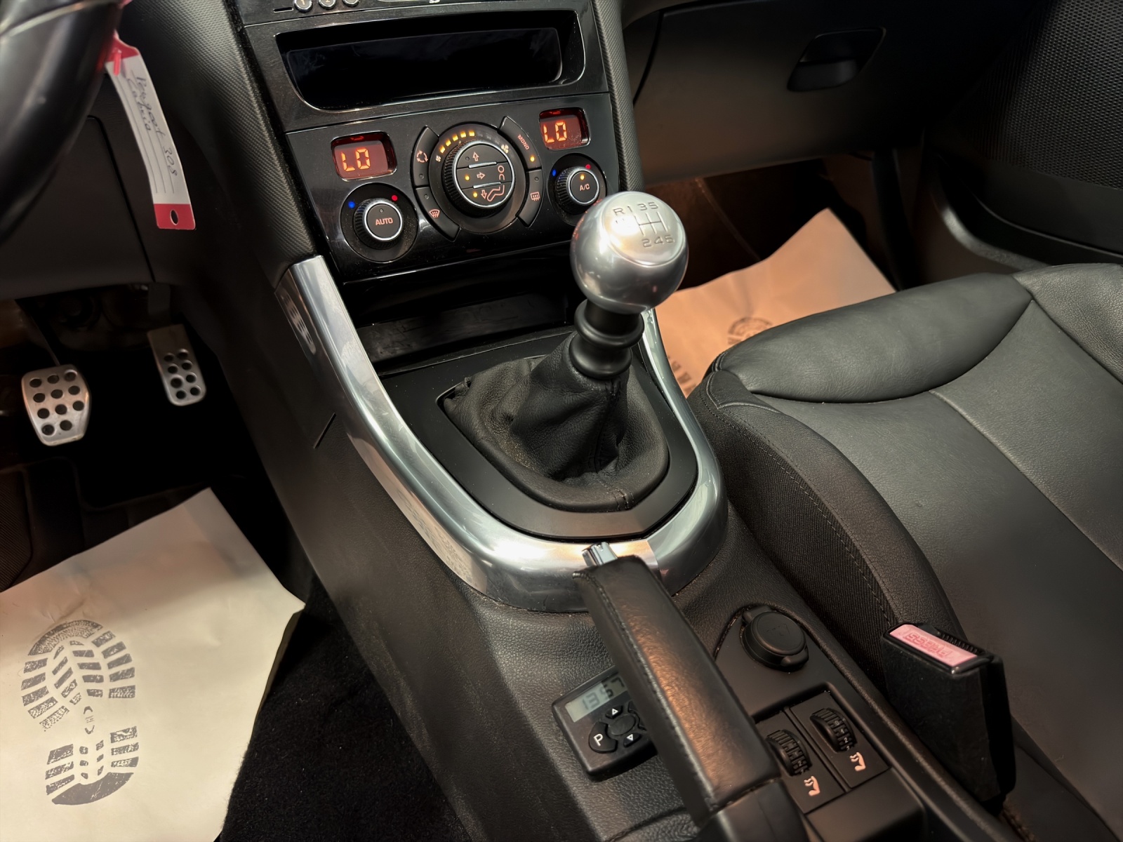 PEUGEOT 308 CC 1.6 16V Turbo Platinum-image-17
