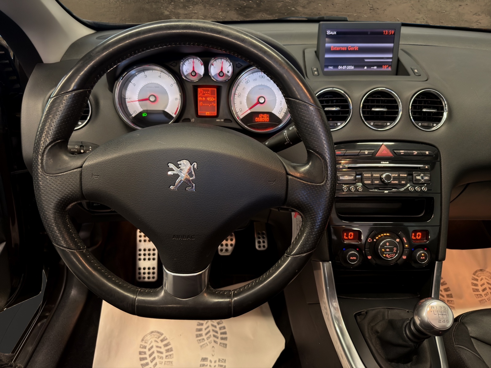 PEUGEOT 308 CC 1.6 16V Turbo Platinum-image-8
