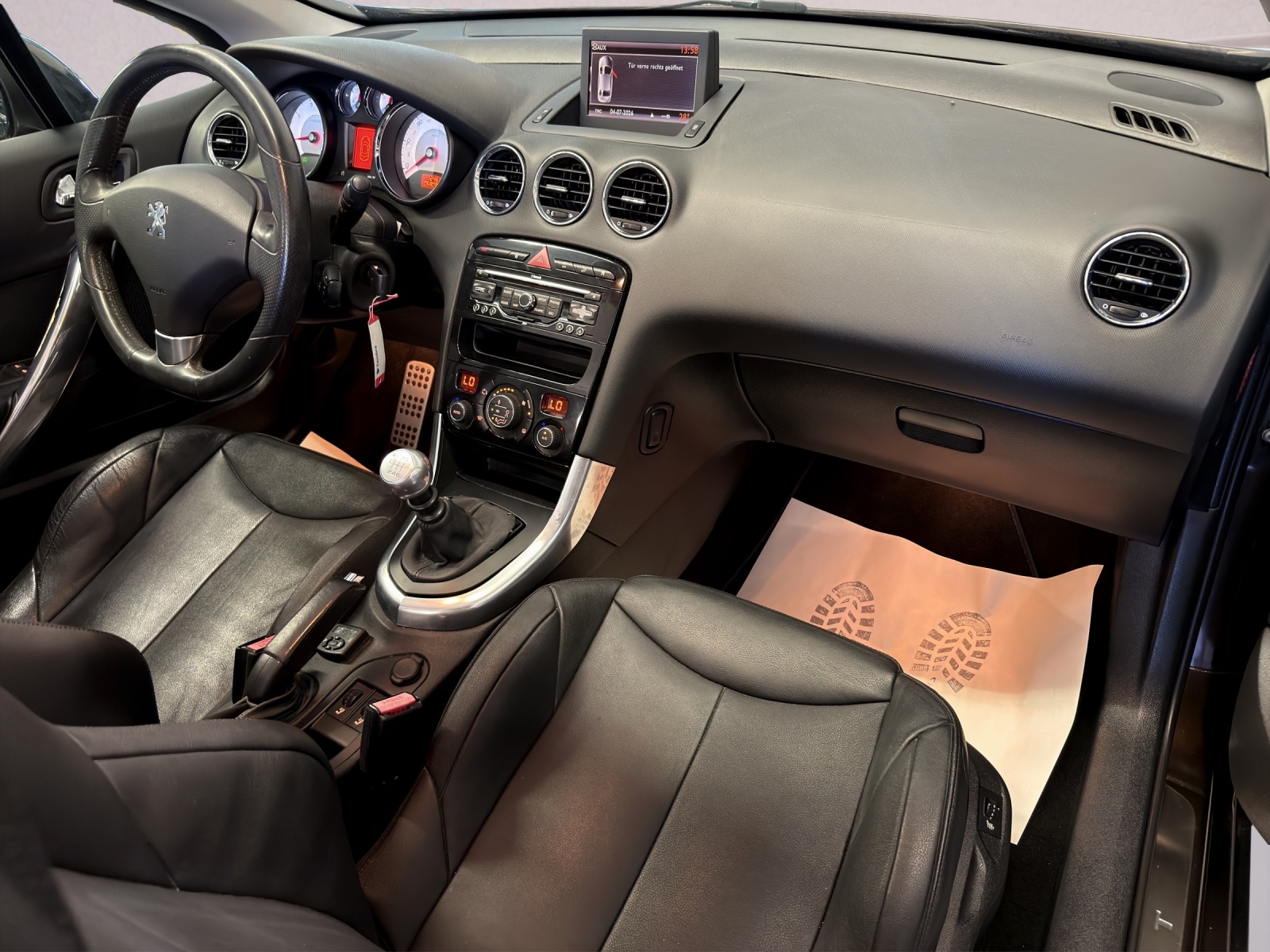 PEUGEOT 308 CC 1.6 16V Turbo Platinum-image-13