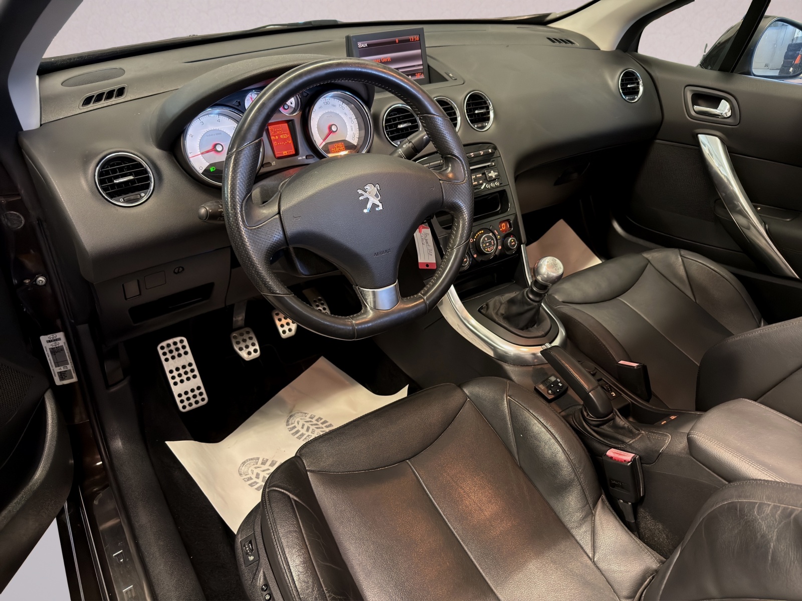 PEUGEOT 308 CC 1.6 16V Turbo Platinum-image-12