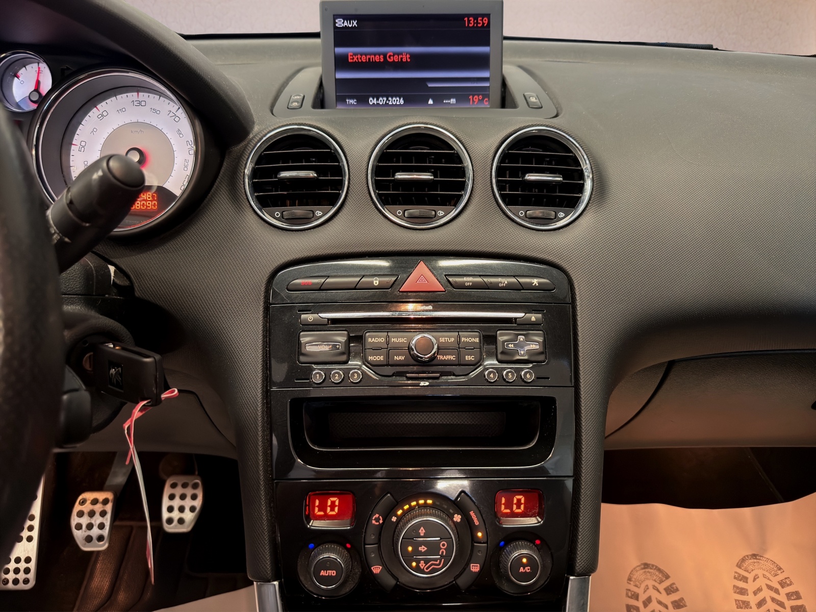 PEUGEOT 308 CC 1.6 16V Turbo Platinum-image-18