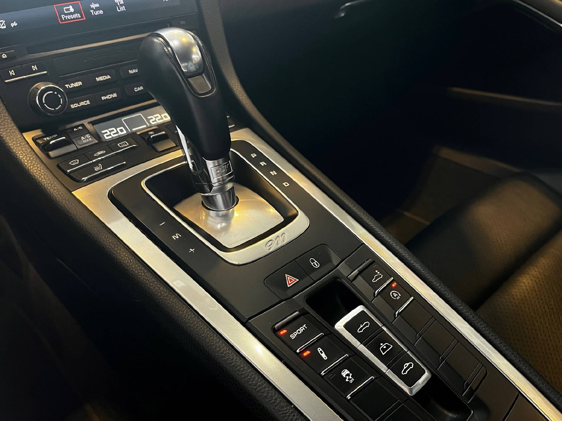 PORSCHE 911 Cabriolet 3.0 Carrera PDK-image-27