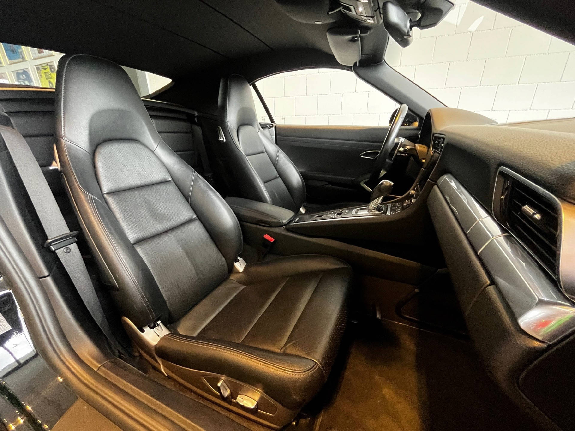PORSCHE 911 Cabriolet 3.0 Carrera PDK-image-24