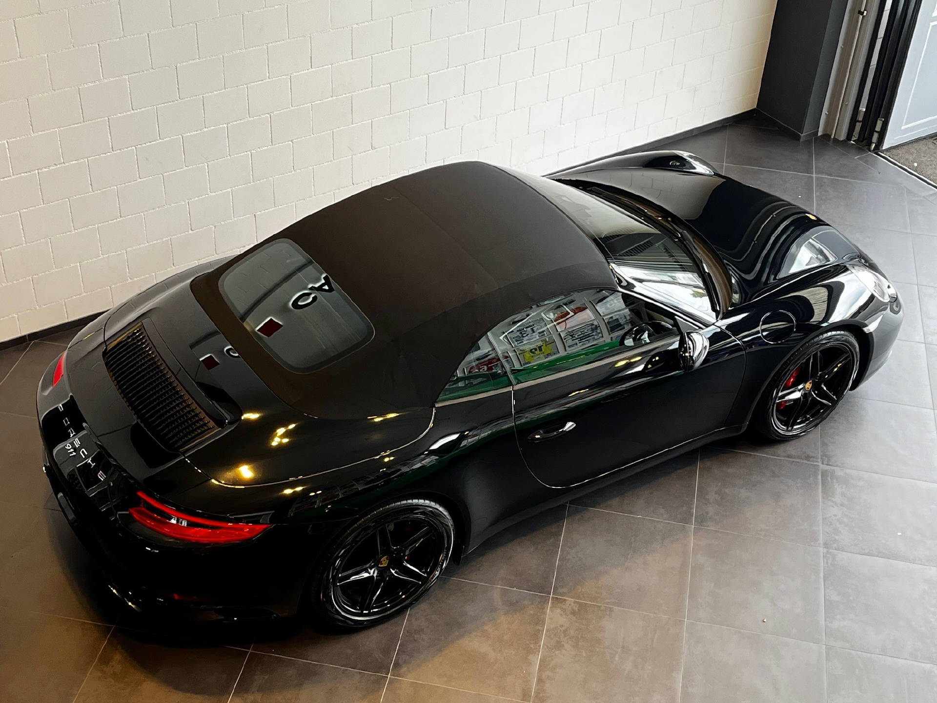 PORSCHE 911 Cabriolet 3.0 Carrera PDK-image-15
