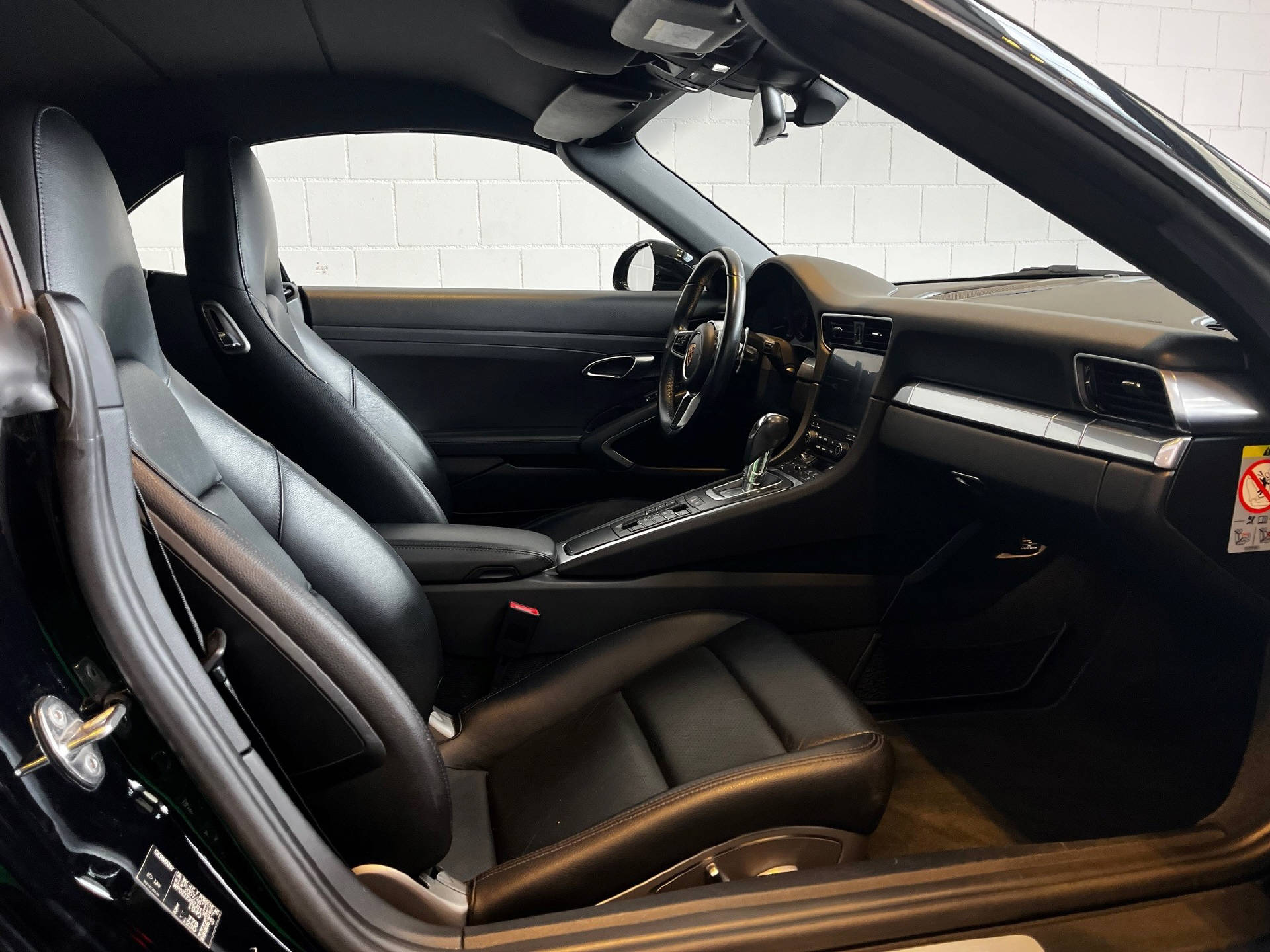 PORSCHE 911 Cabriolet 3.0 Carrera PDK-image-23