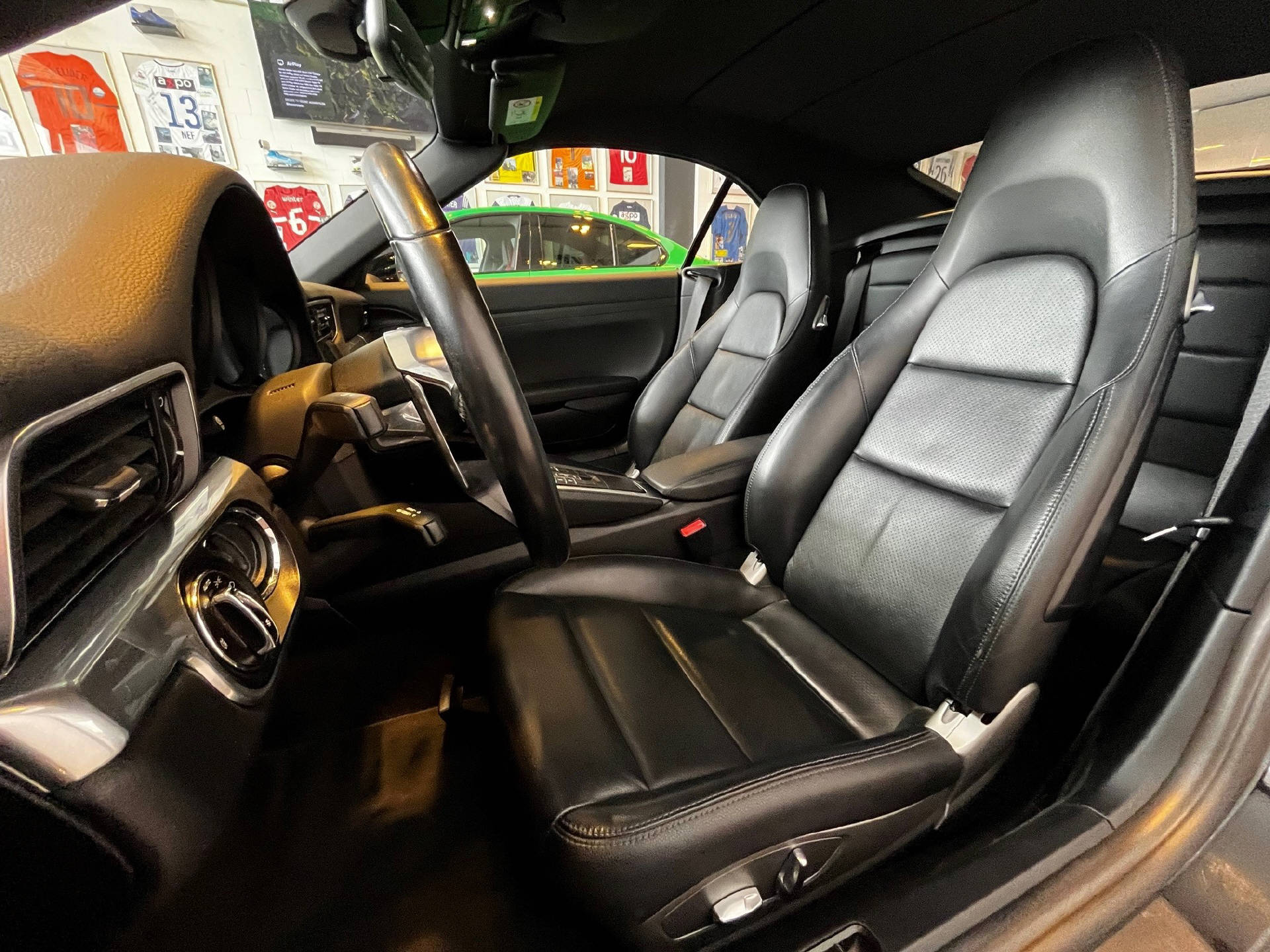 PORSCHE 911 Cabriolet 3.0 Carrera PDK-image-21