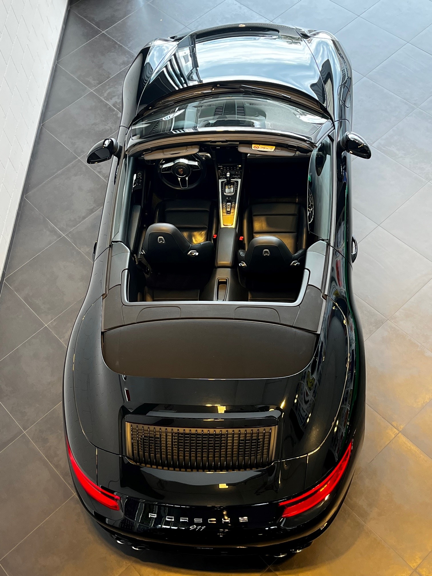 PORSCHE 911 Cabriolet 3.0 Carrera PDK-image-18