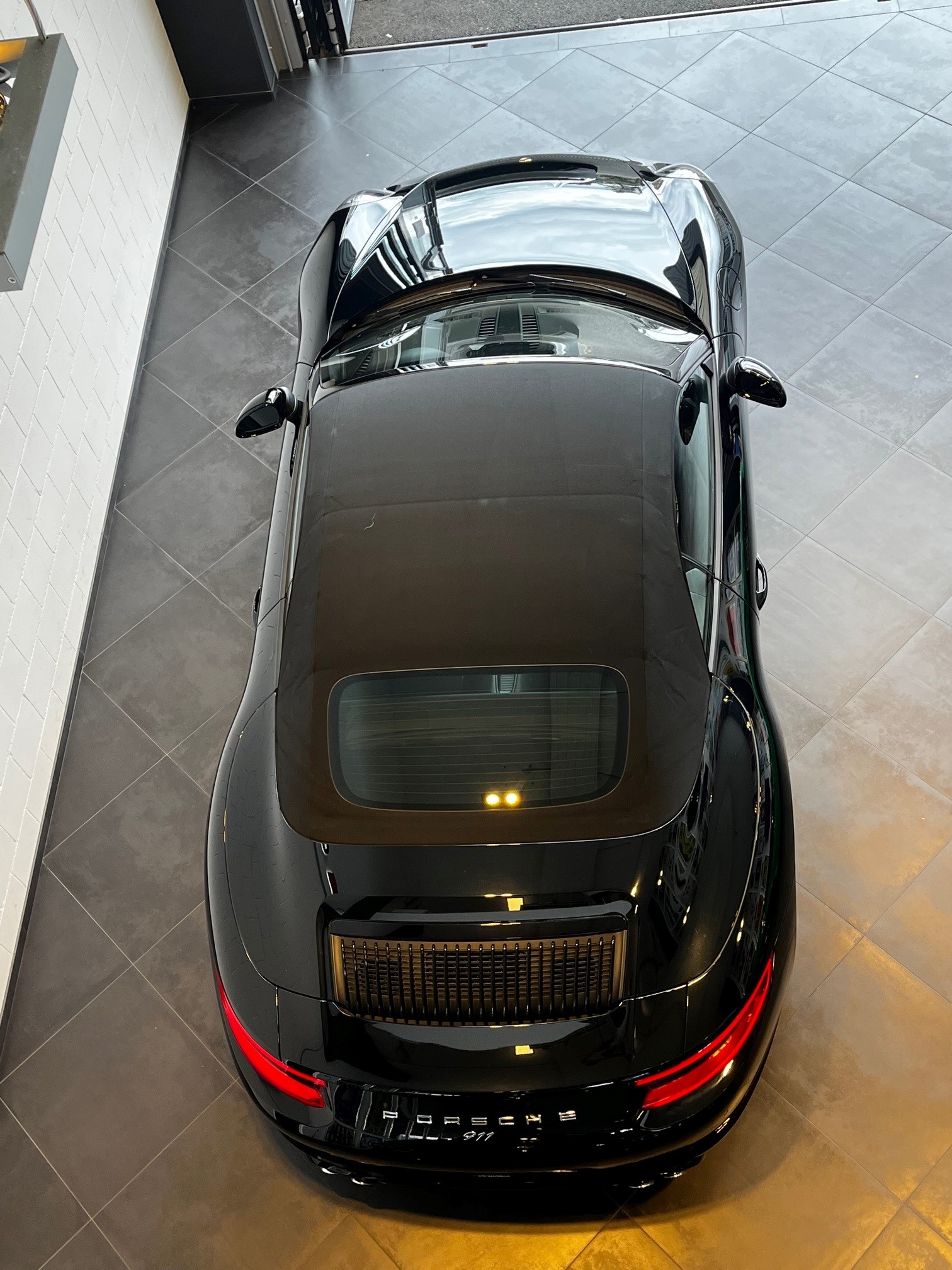 PORSCHE 911 Cabriolet 3.0 Carrera PDK-image-19