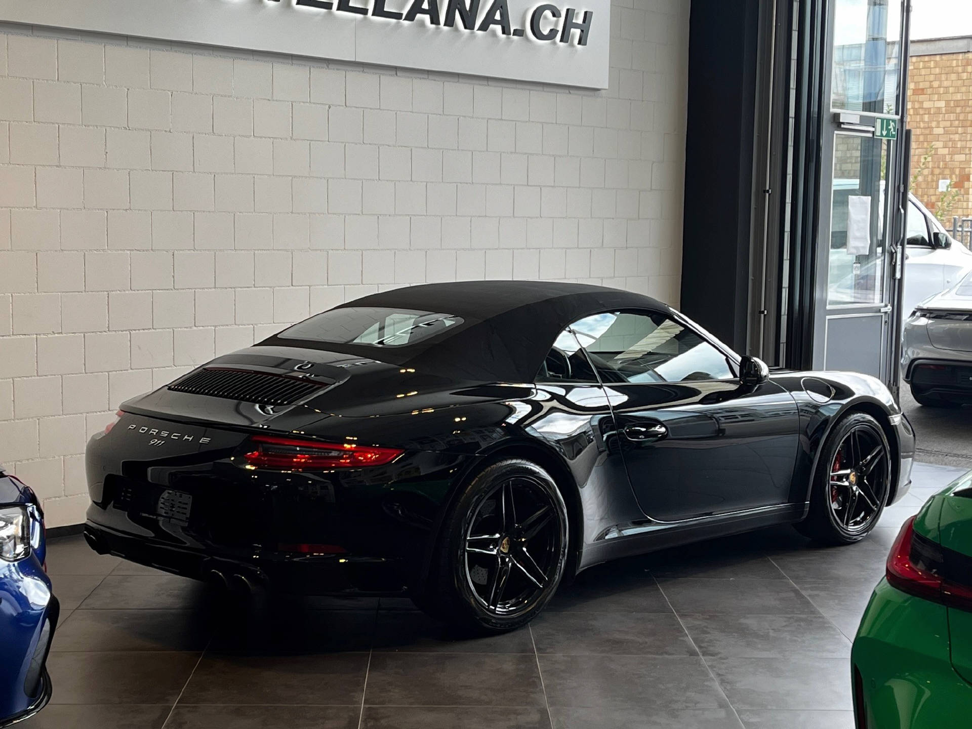 PORSCHE 911 Cabriolet 3.0 Carrera PDK-image-11