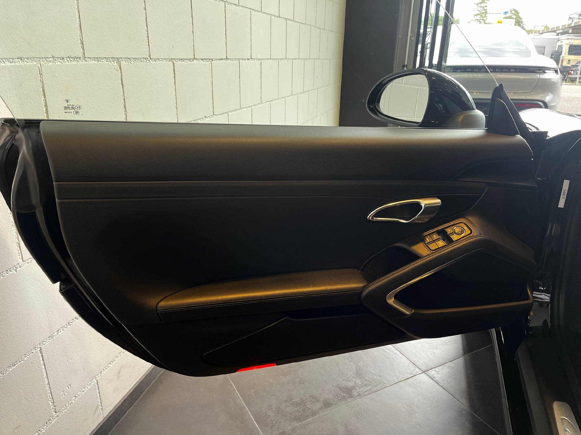 PORSCHE 911 Cabriolet 3.0 Carrera PDK-image-29
