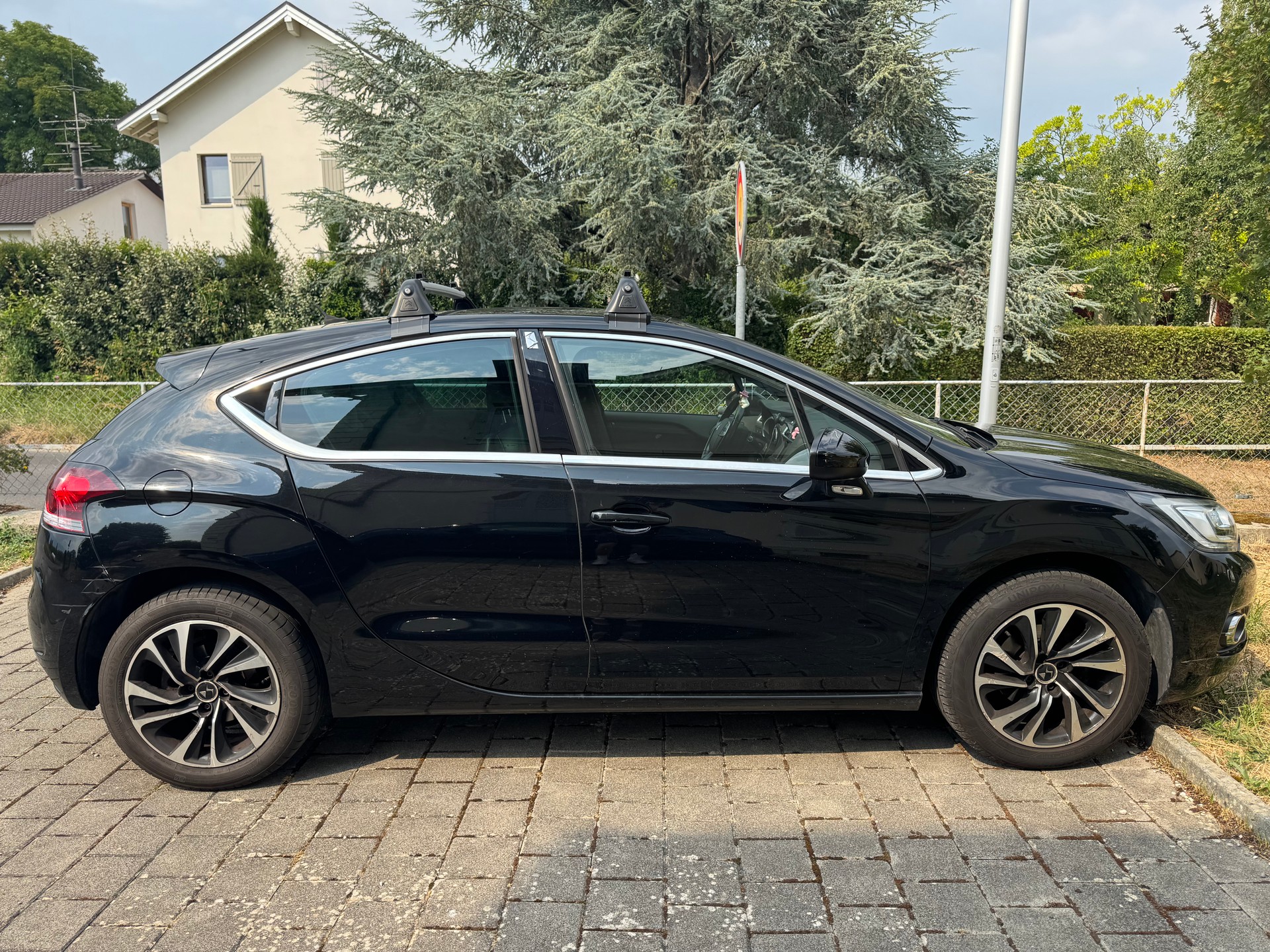 DS AUTOMOBILES 1.2 PureTech So Chic-image-2