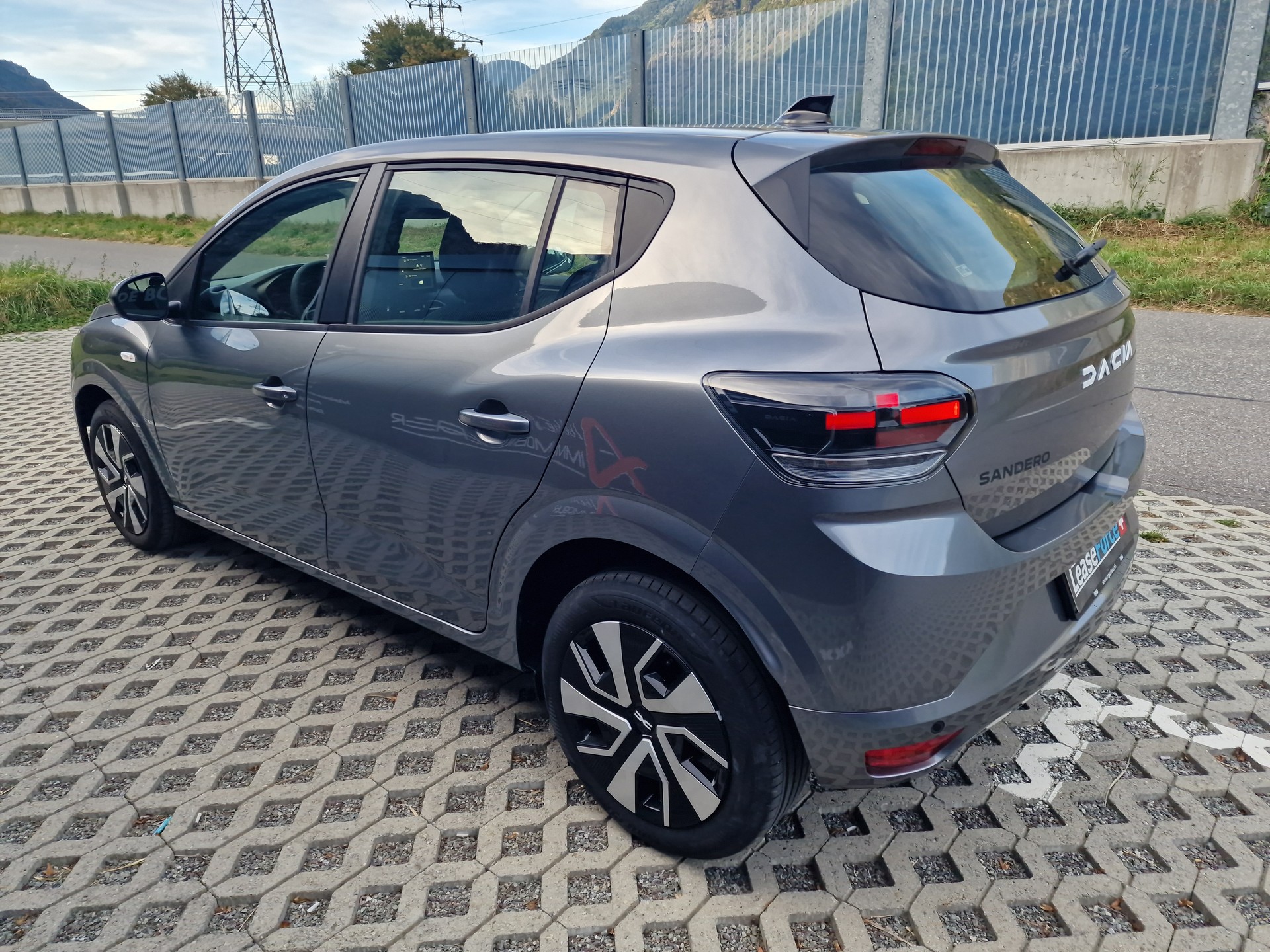 DACIA Sandero TCe 100 Expression-image-4