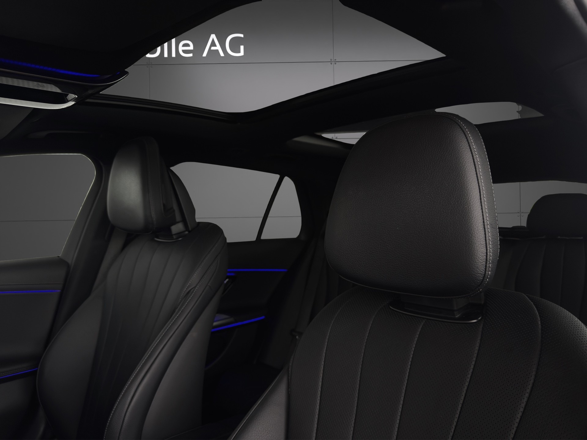 MERCEDES-BENZ E 300 de T 4Matic EQ Hybrid 9G-Tronic AMG Line-image-9