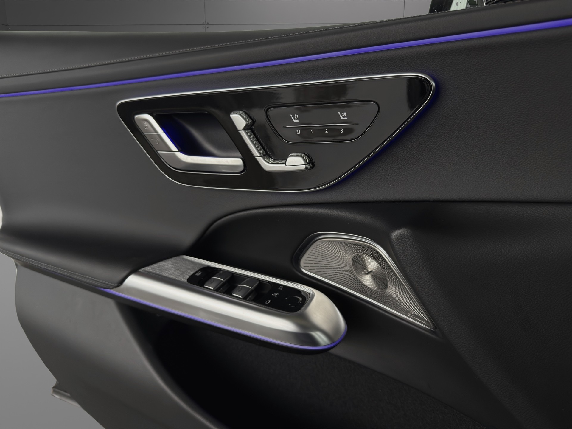 MERCEDES-BENZ E 300 de T 4Matic EQ Hybrid 9G-Tronic AMG Line-image-17