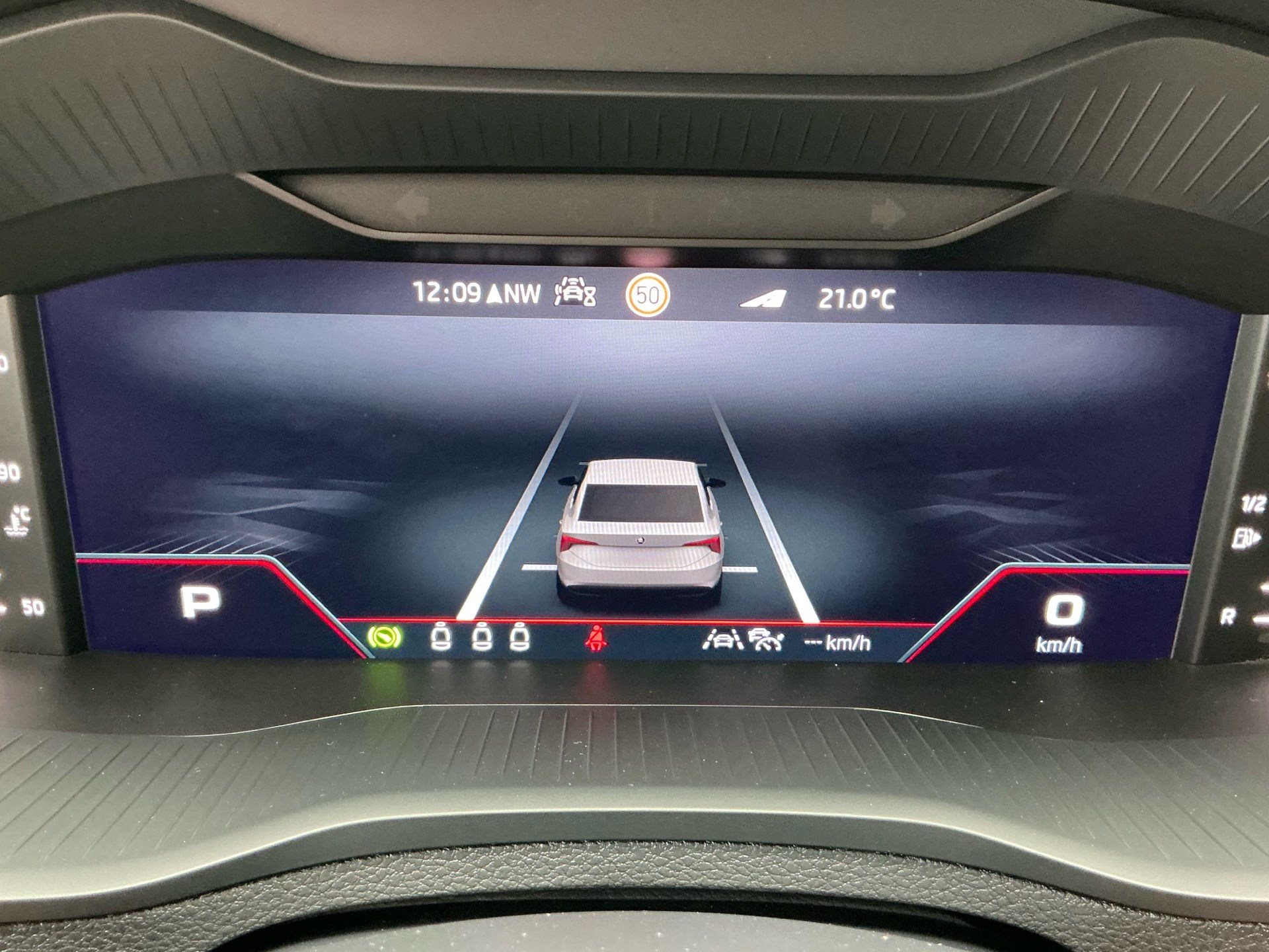 SKODA Karoq Sportline 4x4-image-10
