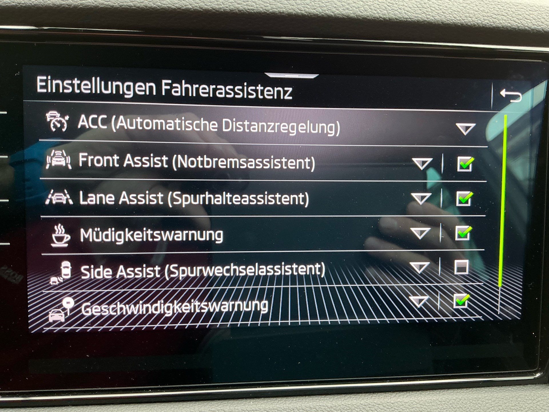 SKODA Karoq Sportline 4x4-image-19