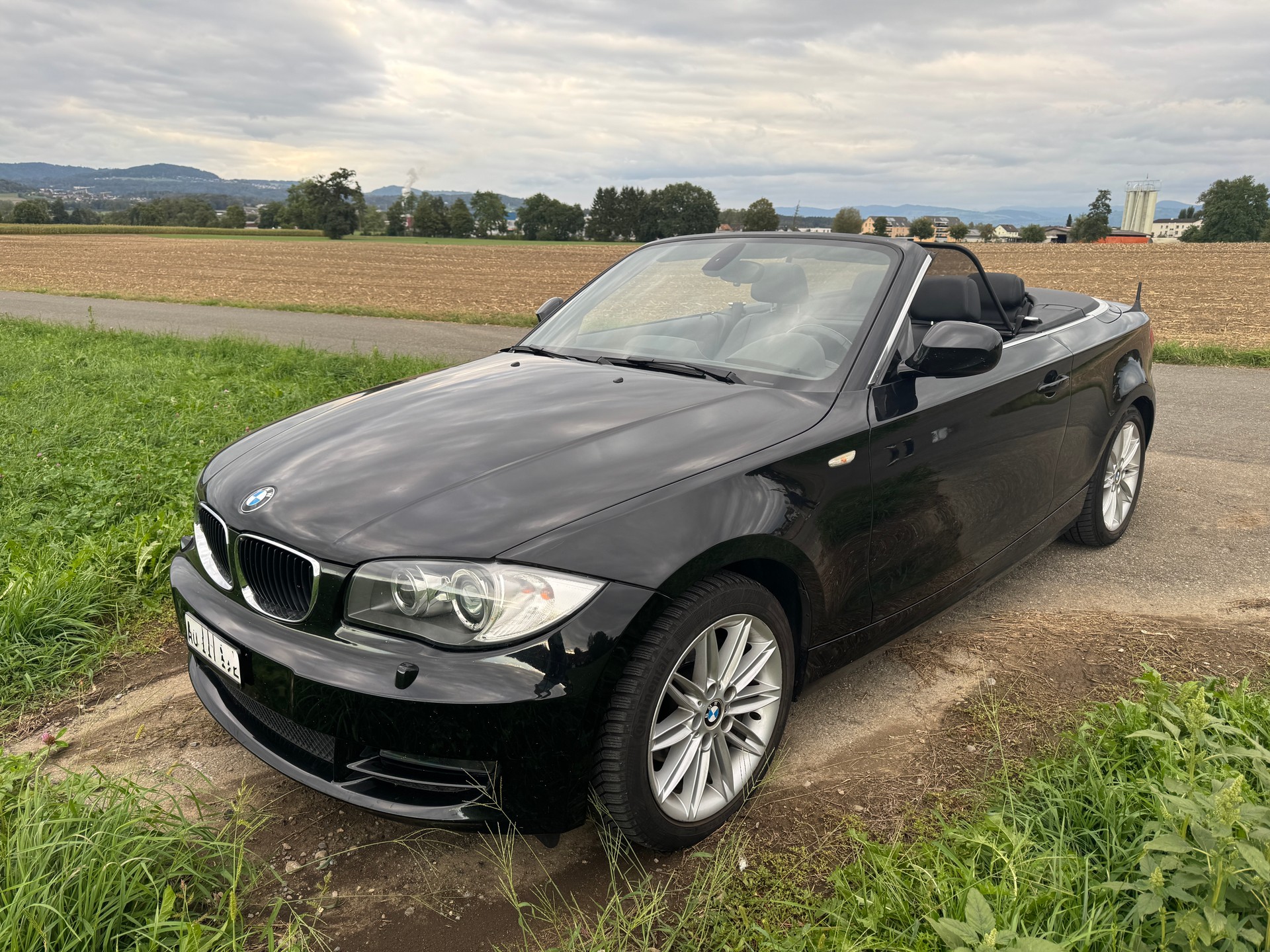BMW 120i-image-0