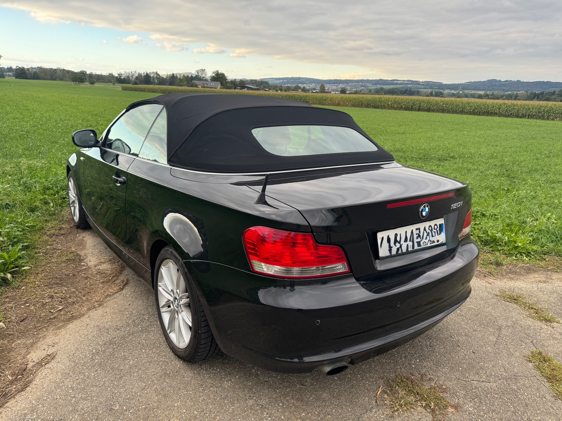 BMW 120i-image-5