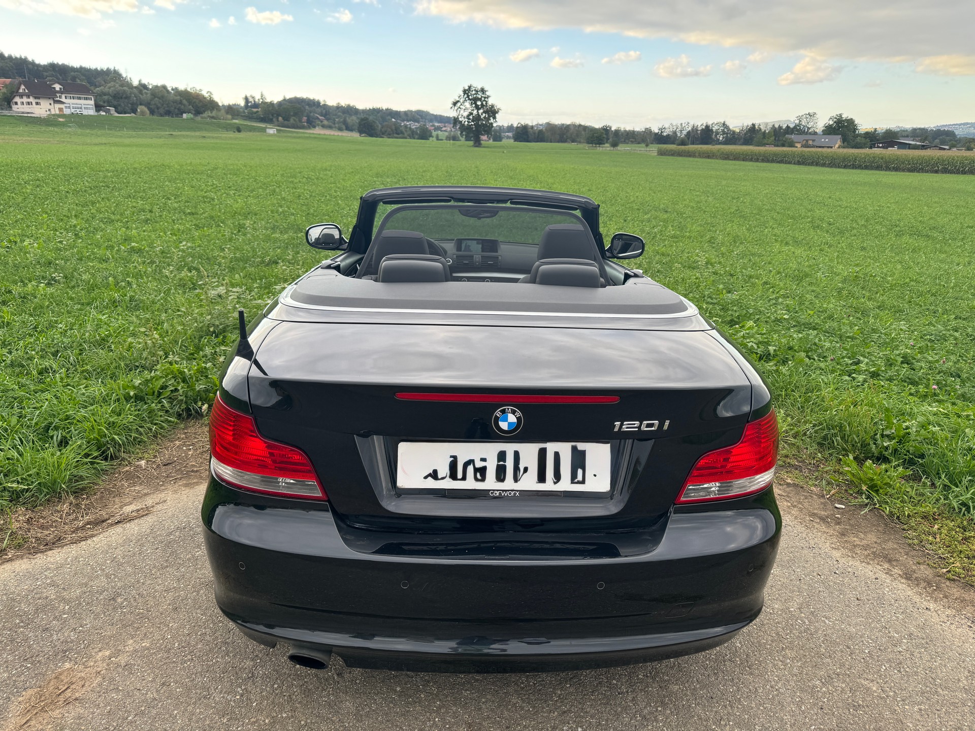 BMW 120i-image-1