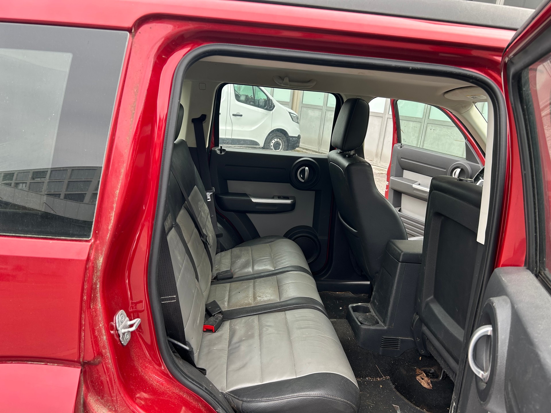 DODGE Nitro 2.8 CRD Blackline Automatic-image-9