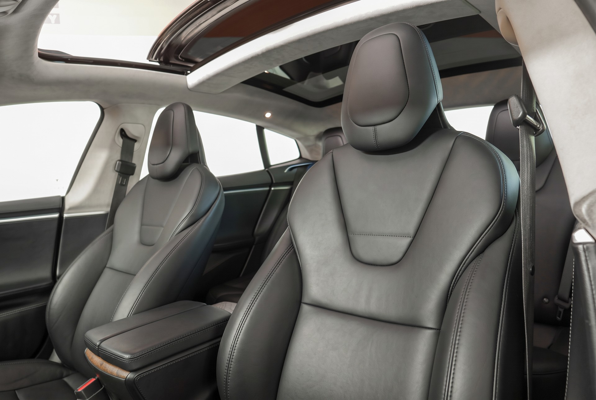 TESLA Model S 90 D Performance * CCS * Lifetime Supercharge SC01-image-12