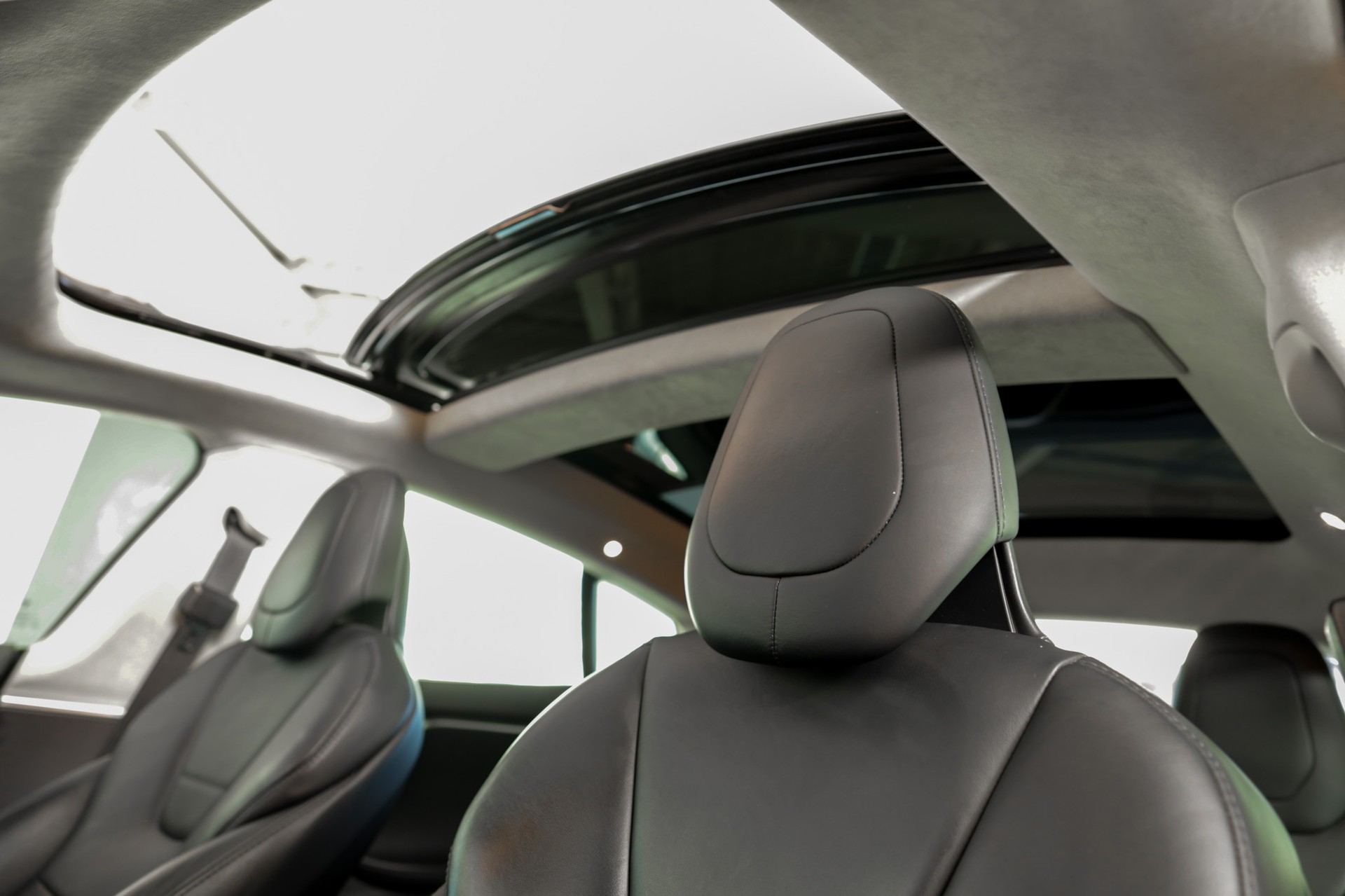 TESLA Model S 90 D Performance * CCS * Lifetime Supercharge SC01-image-13