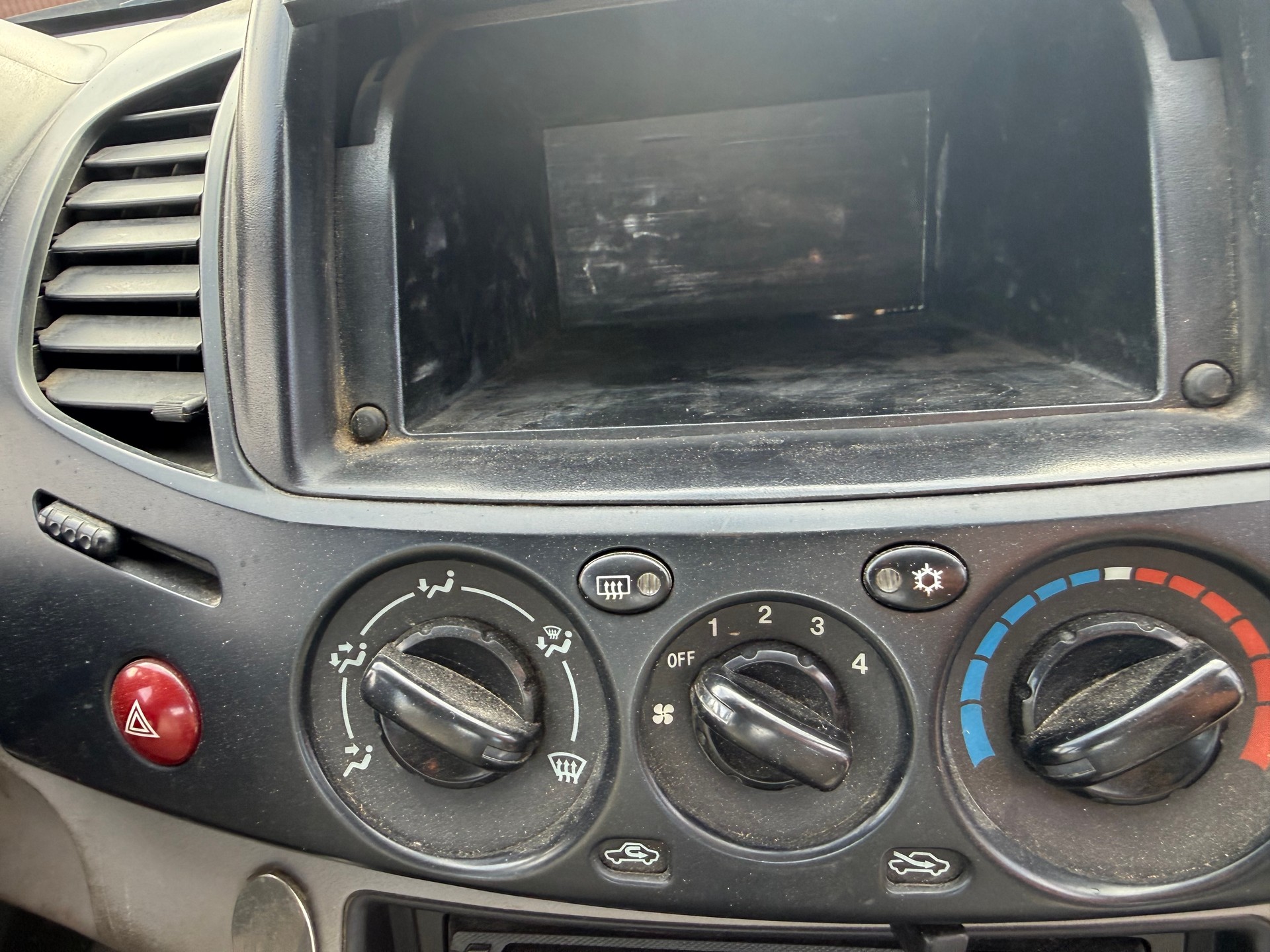 MITSUBISHI L-image-10