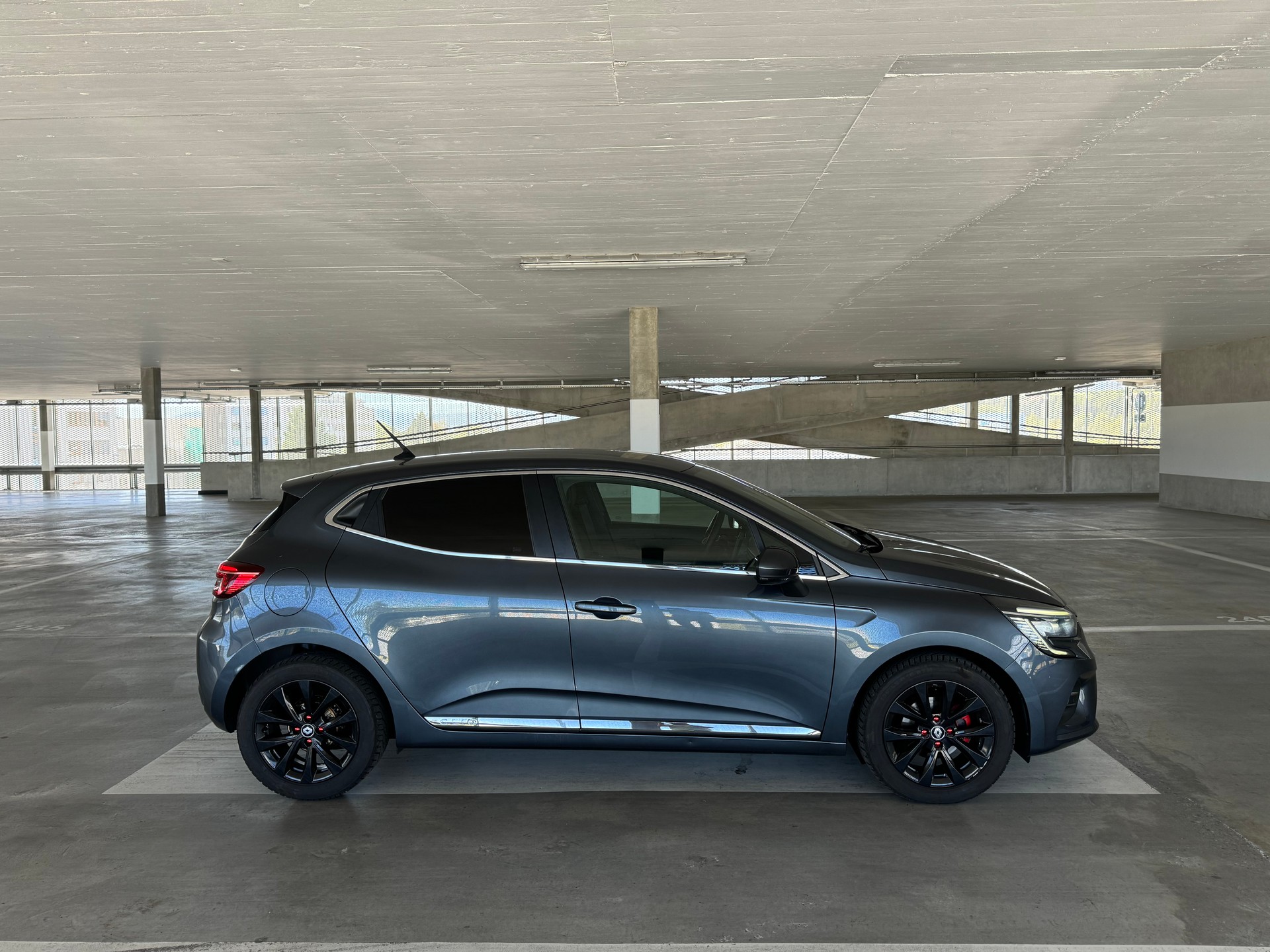 RENAULT Clio 1.0 Equilibre CVT-image-4
