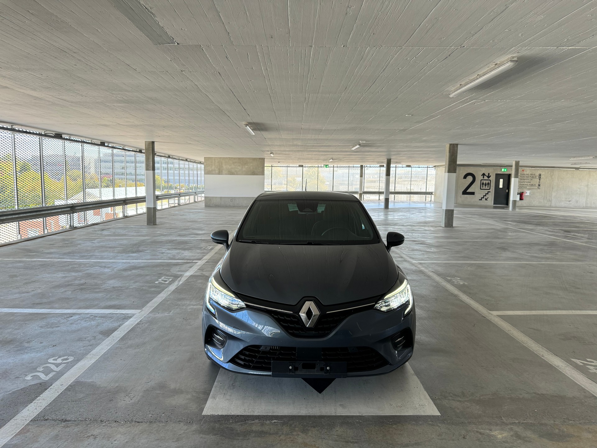 RENAULT Clio 1.0 Equilibre CVT-image-1