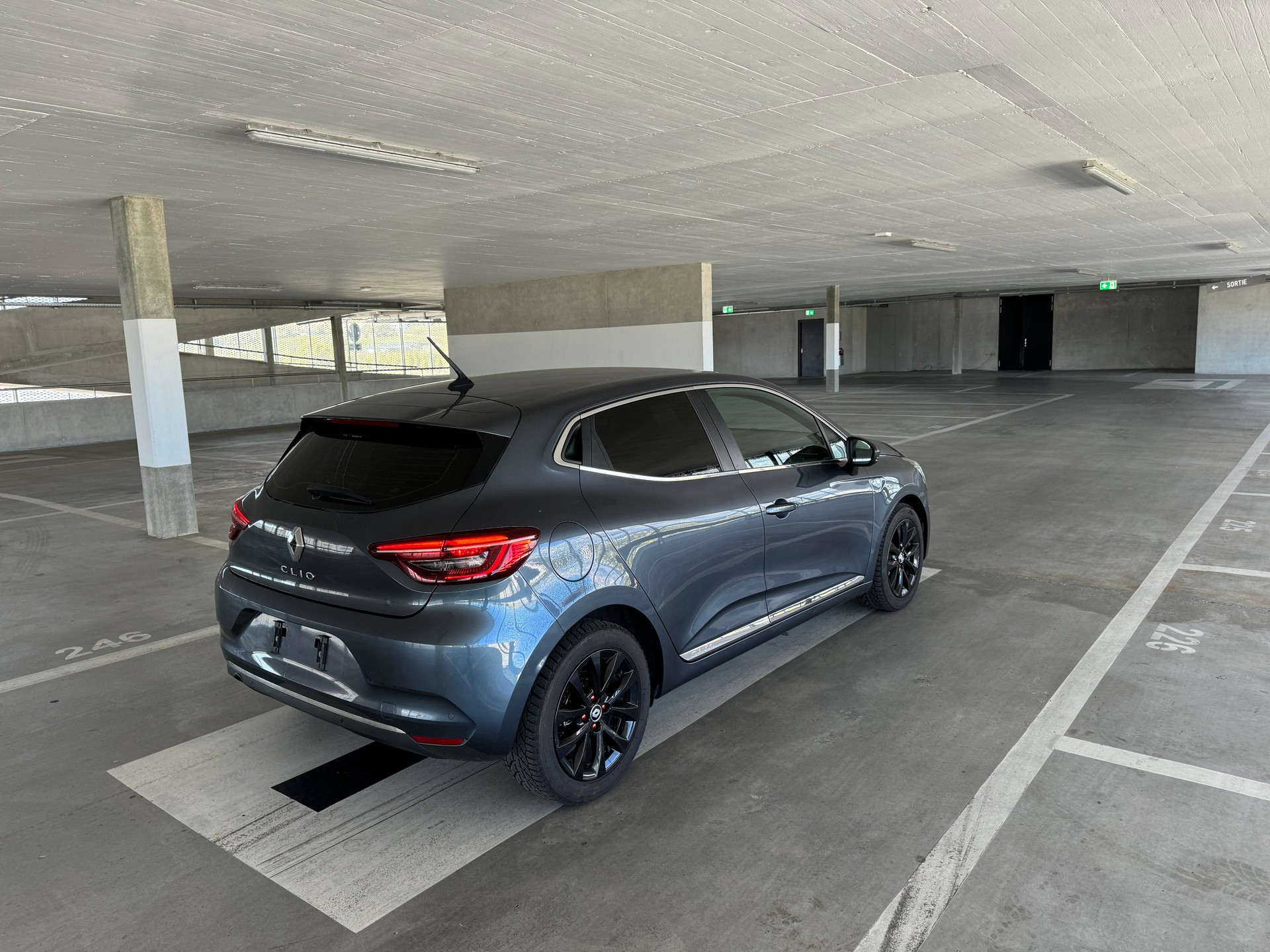 RENAULT Clio 1.0 Equilibre CVT-image-5