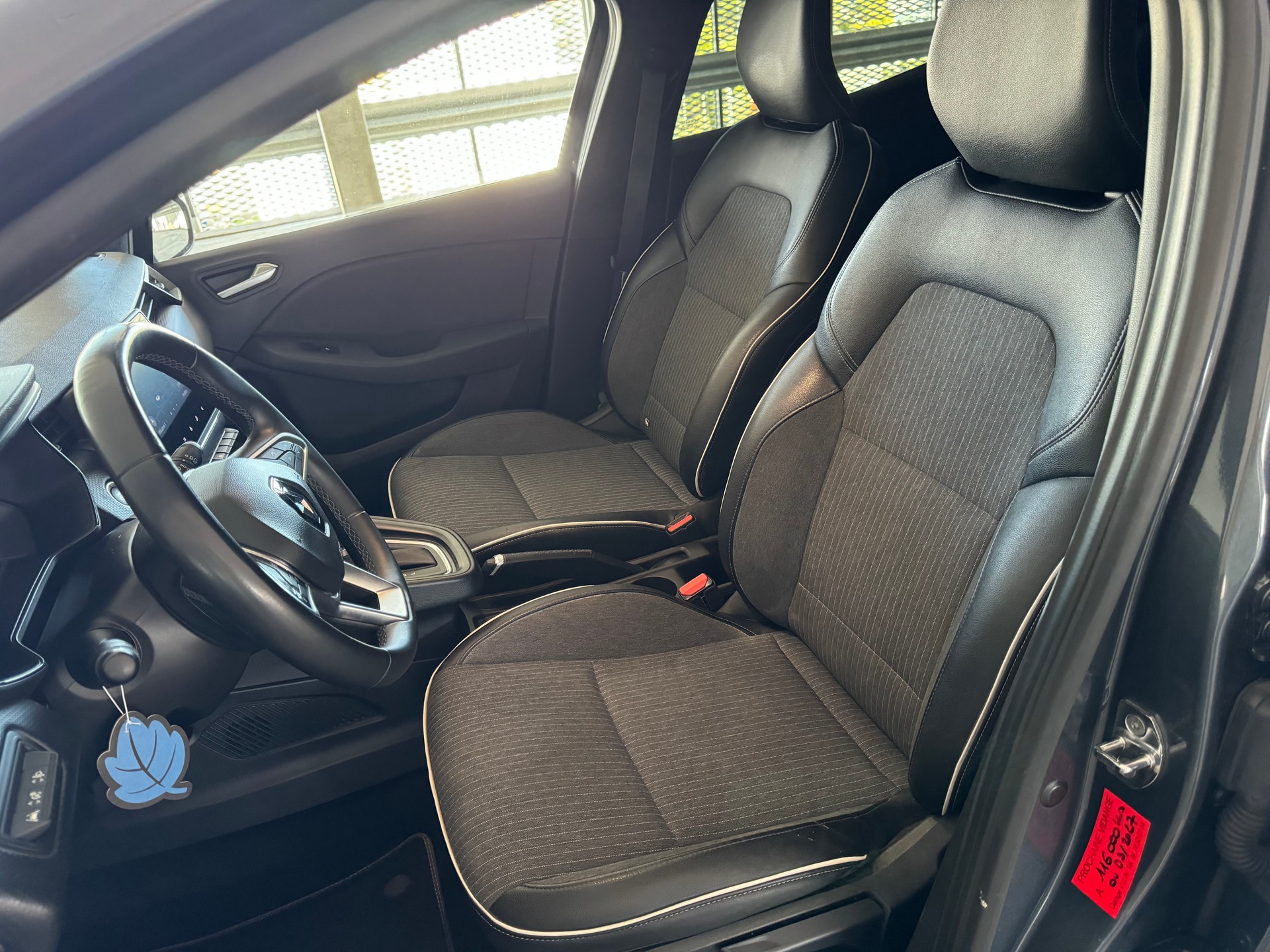 RENAULT Clio 1.0 Equilibre CVT-image-9