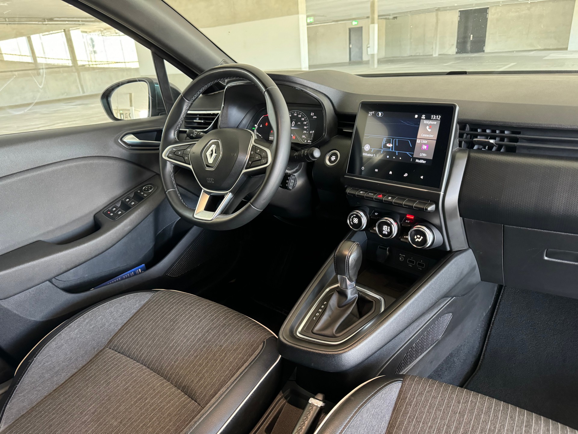 RENAULT Clio 1.0 Equilibre CVT-image-12
