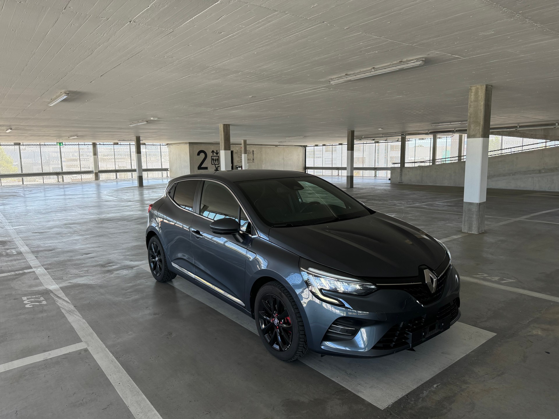 RENAULT Clio 1.0 Equilibre CVT-image-2